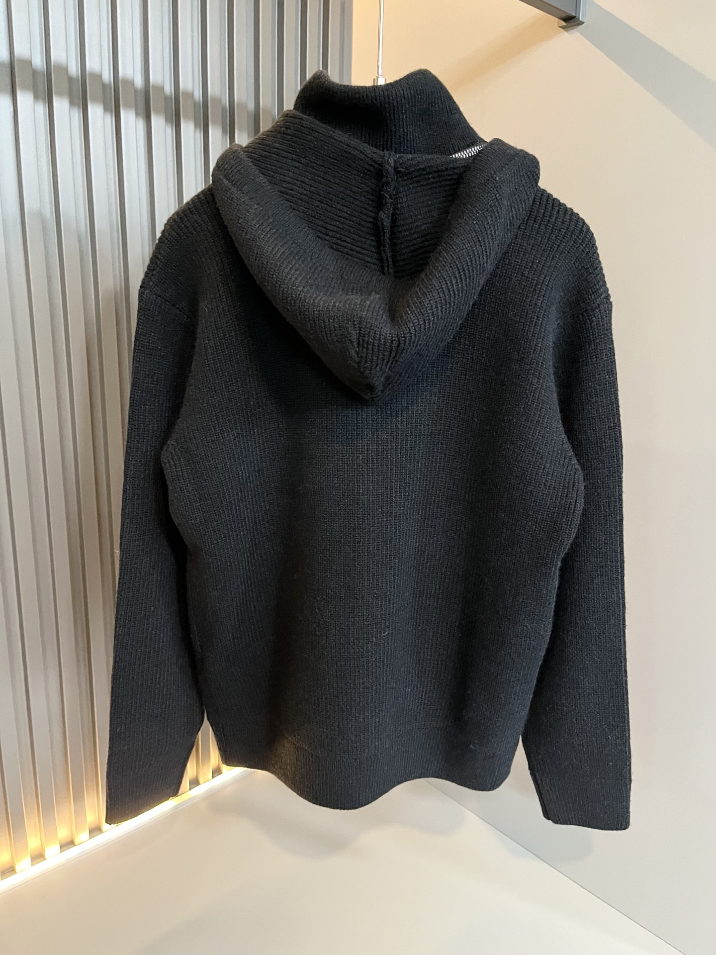 Loro Piana诺悠翩雅 ⚠️帽子可拆卸！2025秋冬男士最新的贸易订单针织羊毛衫，全品相！！上身舒