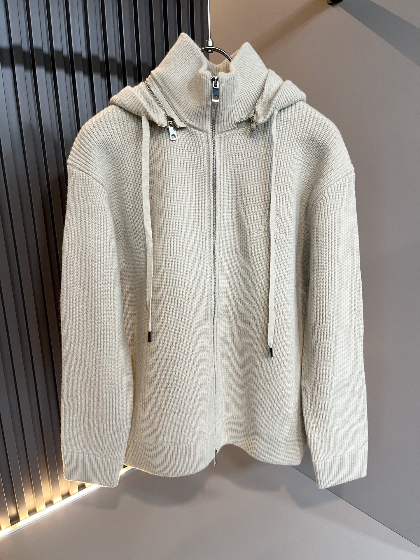 Loro Piana诺悠翩雅 ⚠️帽子可拆卸！2025秋冬男士最新的贸易订单针织羊毛衫，全品相！！上身舒