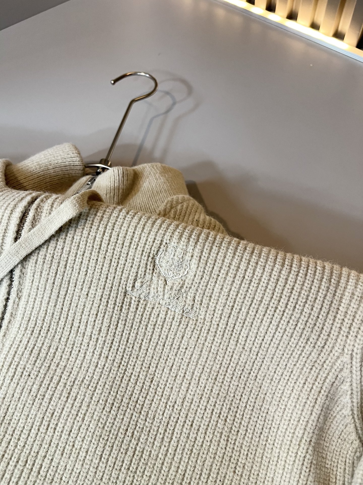 Loro Piana诺悠翩雅 ⚠️帽子可拆卸！2025秋冬男士最新的贸易订单针织羊毛衫，全品相！！上身舒