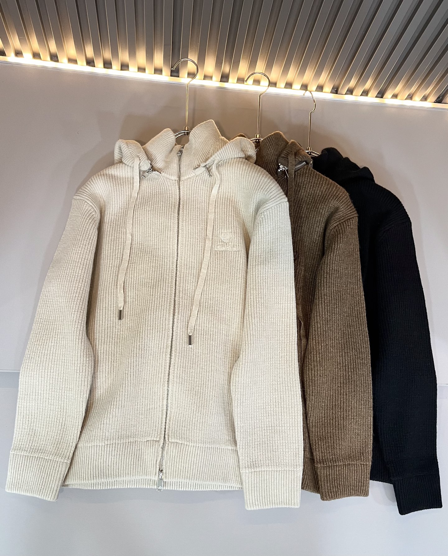 Loro Piana诺悠翩雅 ⚠️帽子可拆卸！2025秋冬男士最新的贸易订单针织羊毛衫，全品相！！上身舒