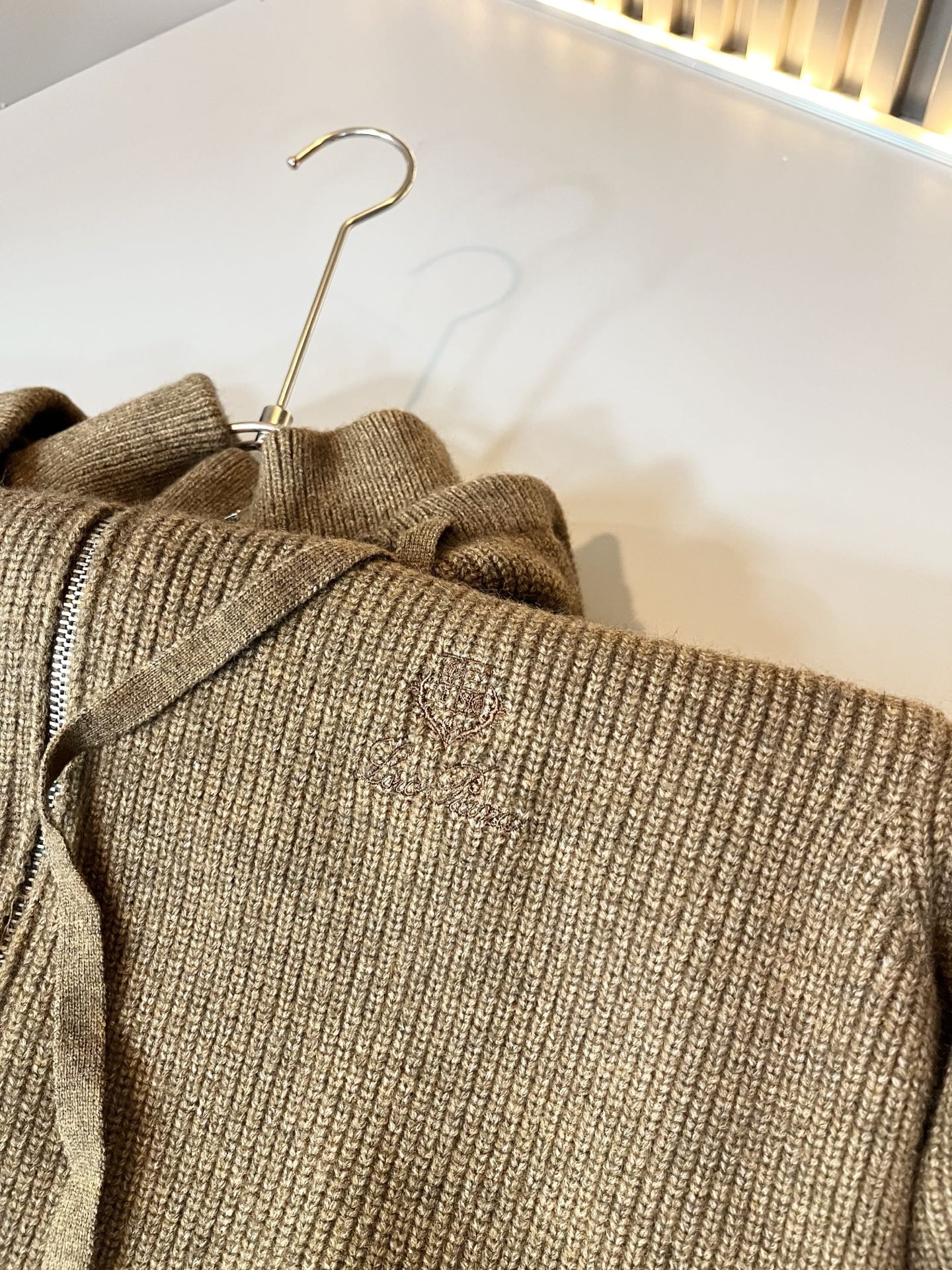 Loro Piana诺悠翩雅 ⚠️帽子可拆卸！2025秋冬男士最新的贸易订单针织羊毛衫，全品相！！上身舒