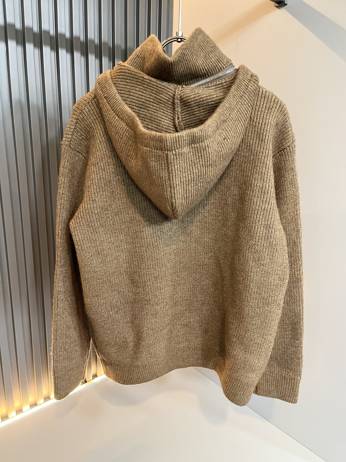 Loro Piana诺悠翩雅 ⚠️帽子可拆卸！2025秋冬男士最新的贸易订单针织羊毛衫，全品相！！上身舒