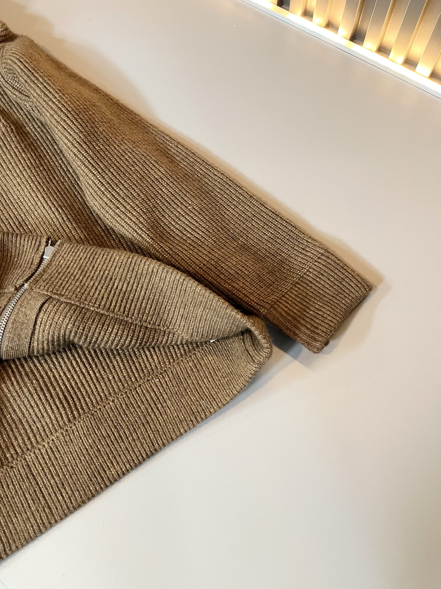 Loro Piana诺悠翩雅 ⚠️帽子可拆卸！2025秋冬男士最新的贸易订单针织羊毛衫，全品相！！上身舒