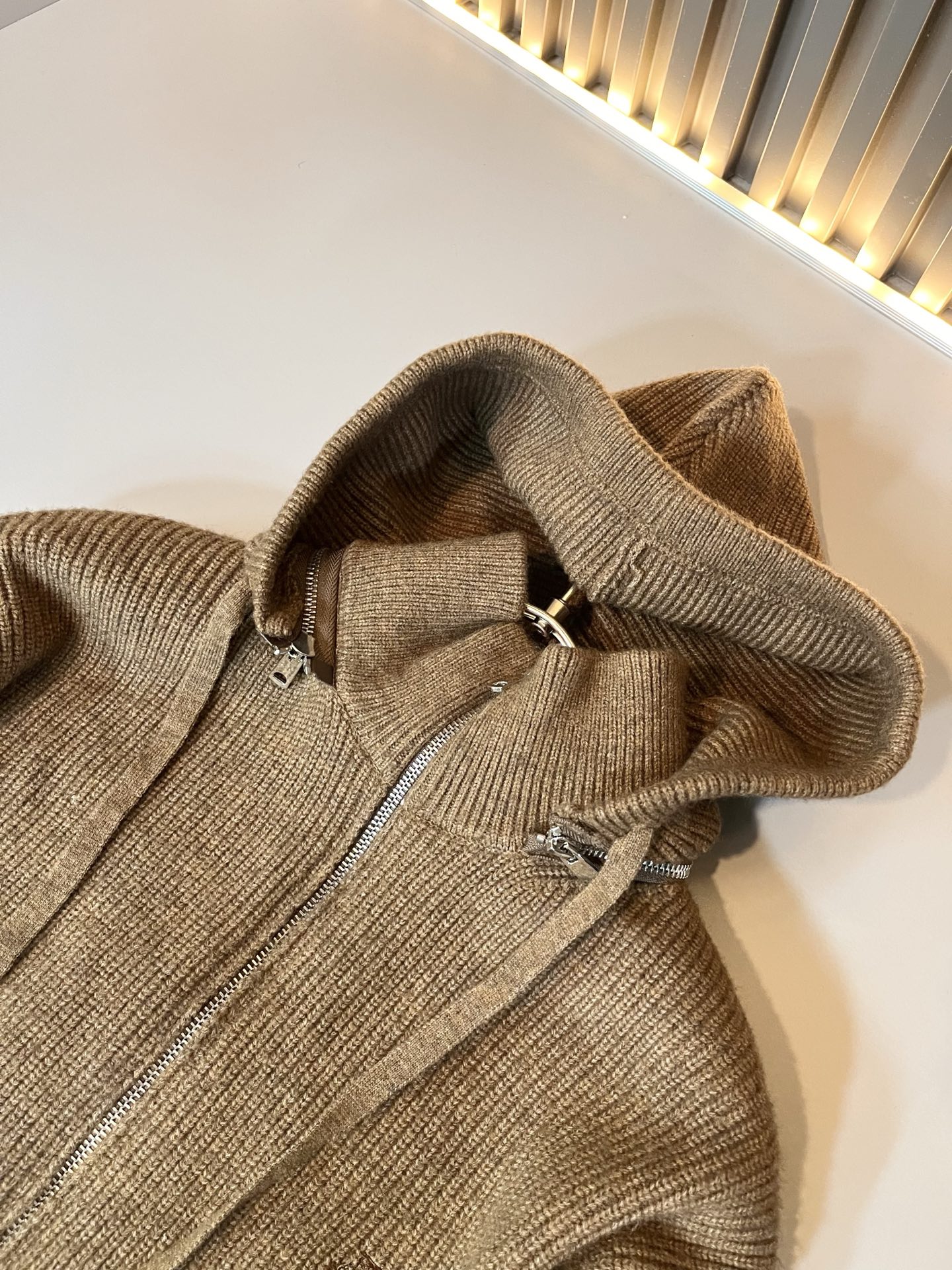 Loro Piana诺悠翩雅 ⚠️帽子可拆卸！2025秋冬男士最新的贸易订单针织羊毛衫，全品相！！上身舒