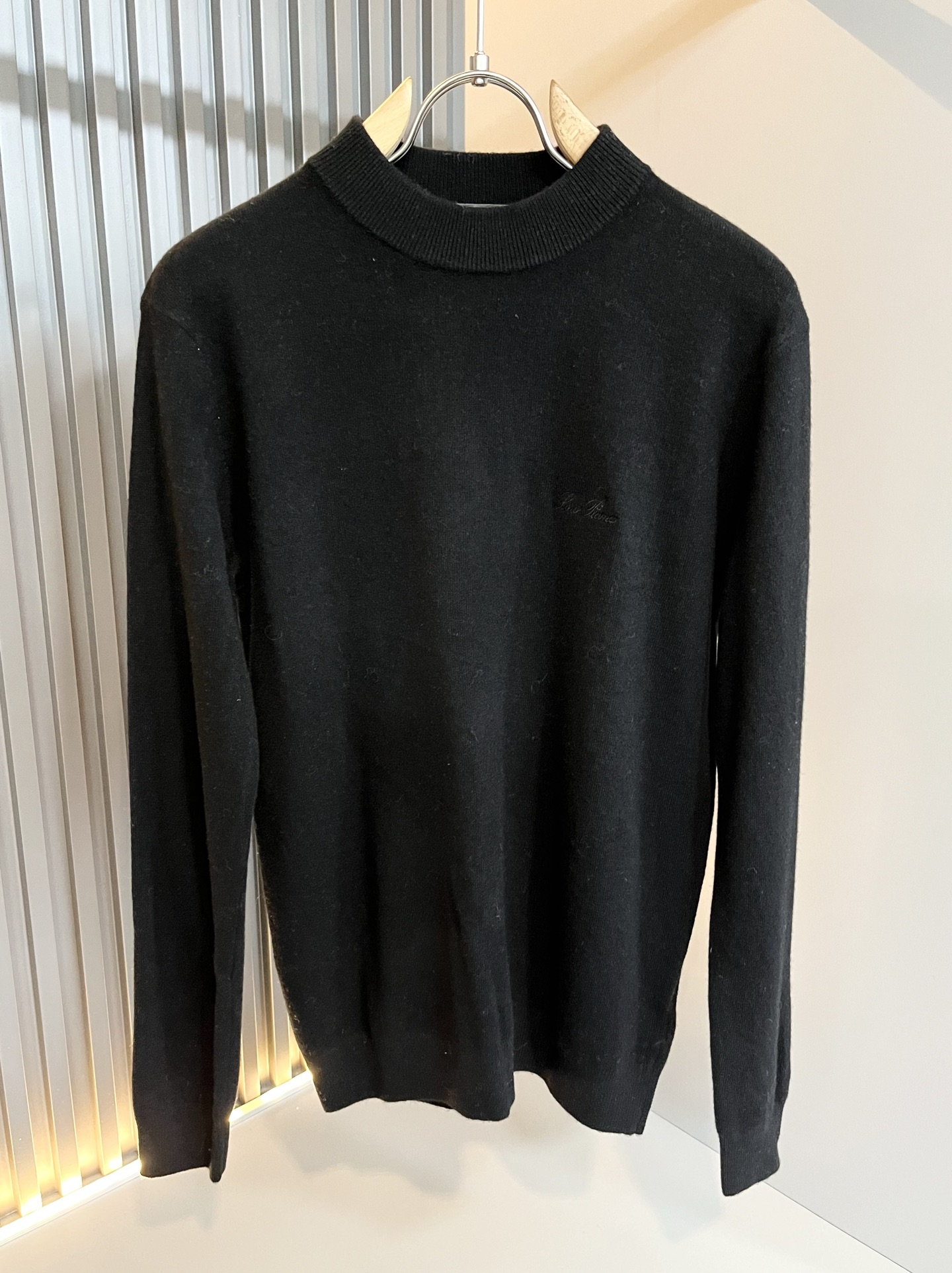 Loro Piana诺悠翩雅 2025秋冬男士最新的贸易订单针织羊毛衫，全品相！！上身舒适透气，不僵硬，