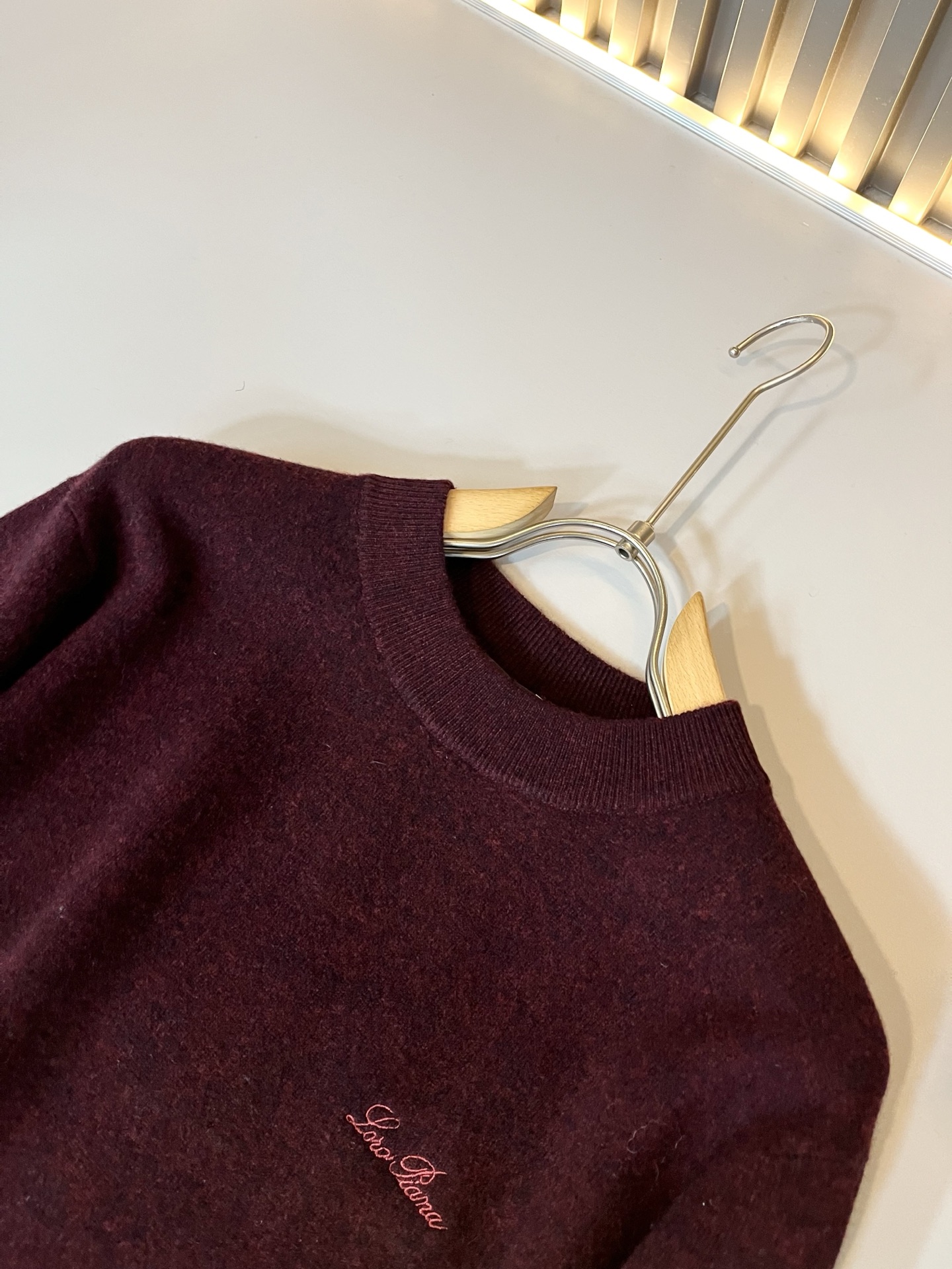 Loro Piana诺悠翩雅 2025秋冬男士最新的贸易订单针织羊毛衫，全品相！！上身舒适透气，不僵硬，