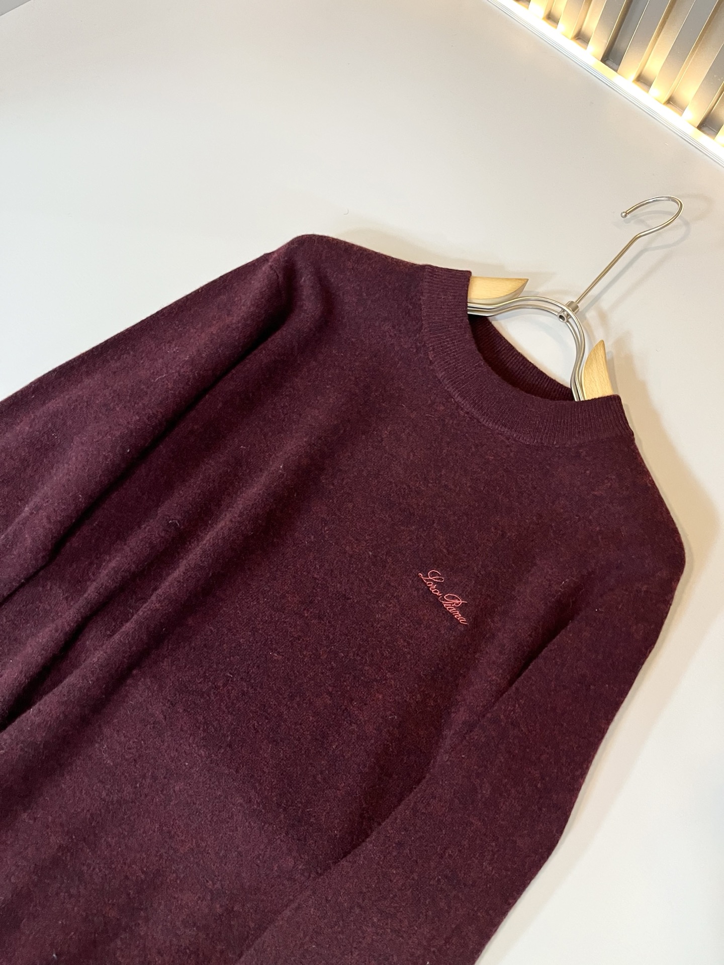 Loro Piana诺悠翩雅 2025秋冬男士最新的贸易订单针织羊毛衫，全品相！！上身舒适透气，不僵硬，