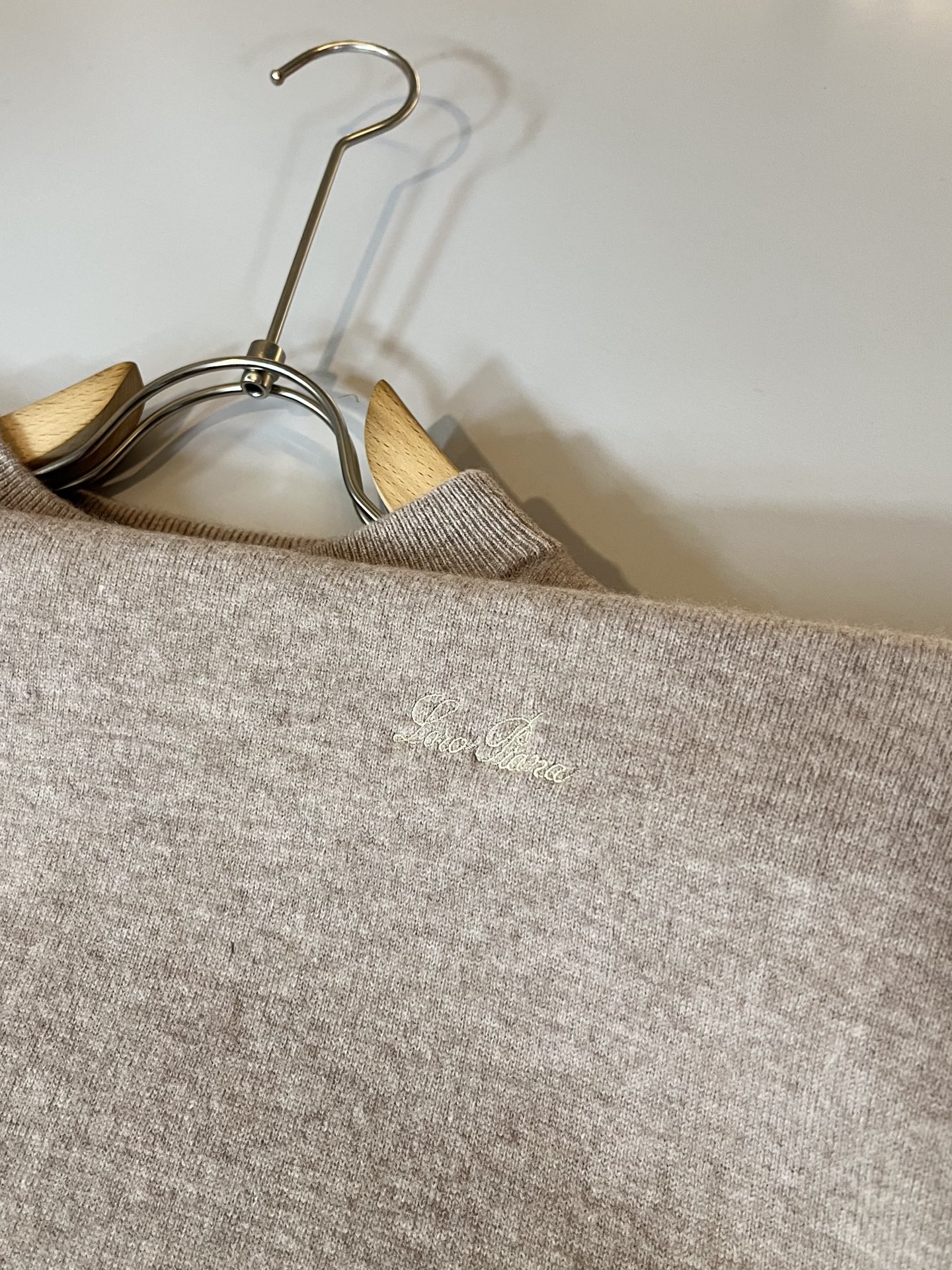 Loro Piana诺悠翩雅 2025秋冬男士最新的贸易订单针织羊毛衫，全品相！！上身舒适透气，不僵硬，