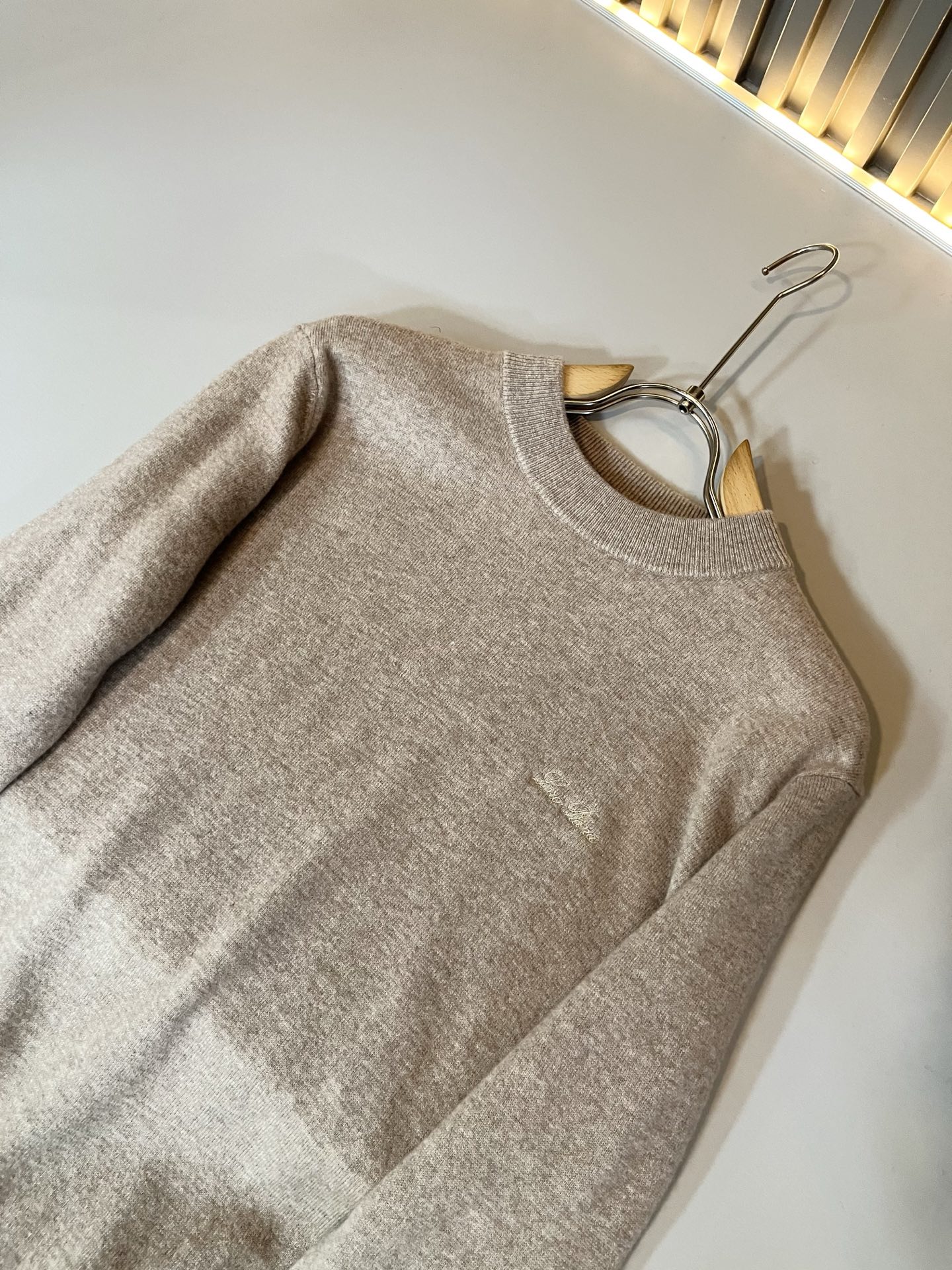 Loro Piana诺悠翩雅 2025秋冬男士最新的贸易订单针织羊毛衫，全品相！！上身舒适透气，不僵硬，