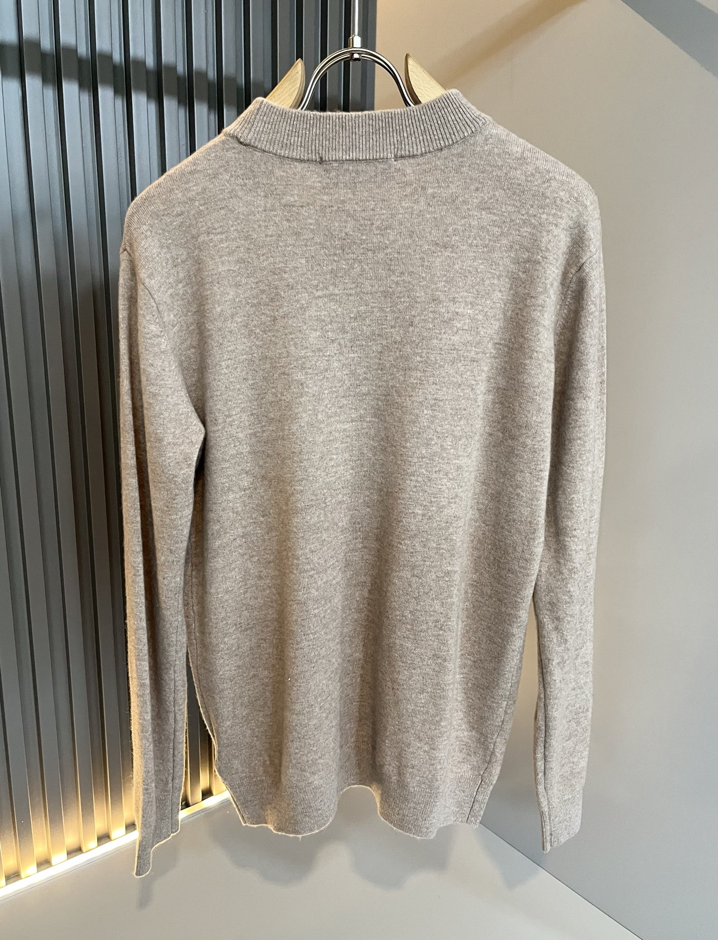 Loro Piana诺悠翩雅 2025秋冬男士最新的贸易订单针织羊毛衫，全品相！！上身舒适透气，不僵硬，