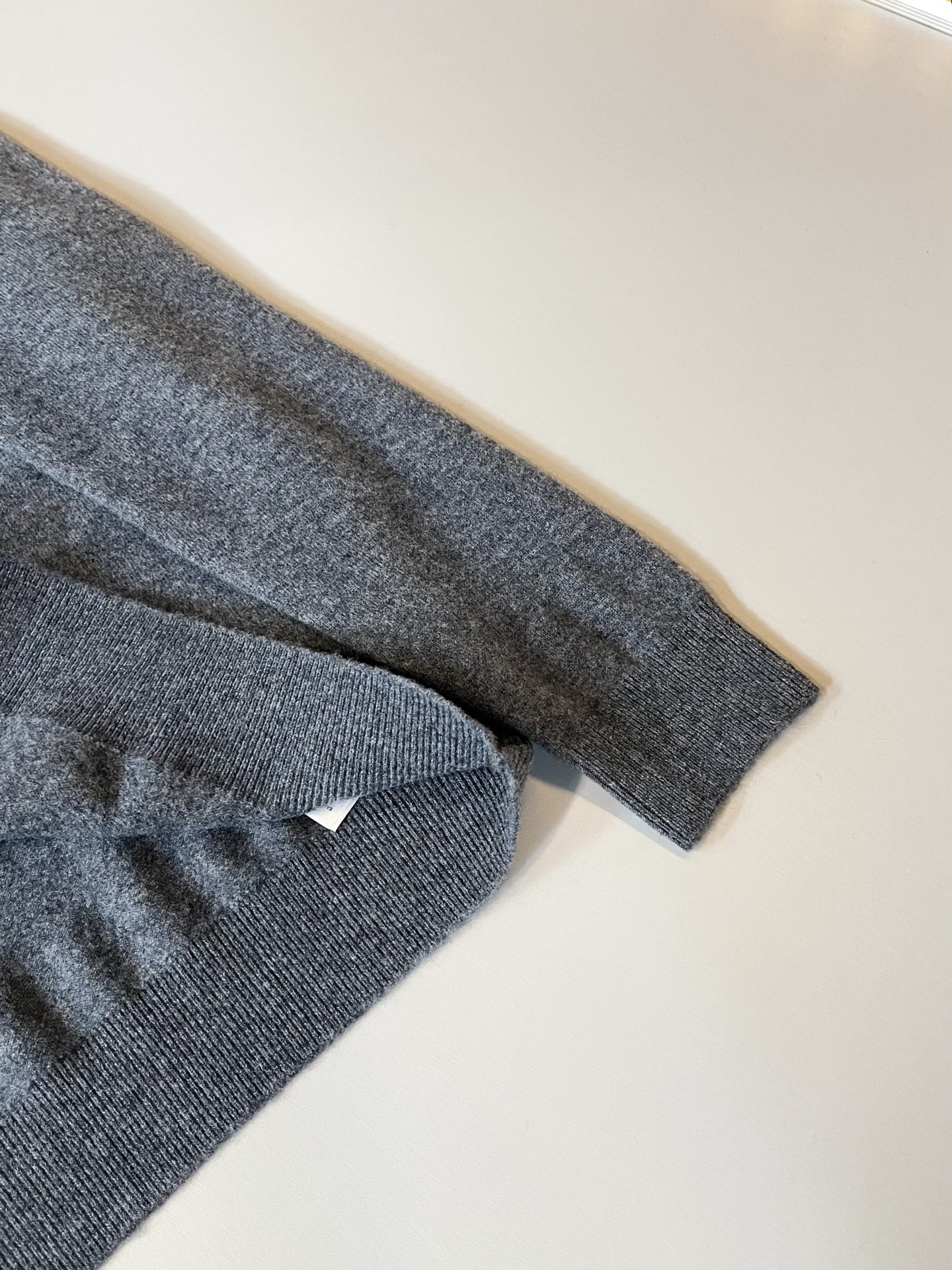 Loro Piana诺悠翩雅 2025秋冬男士最新的贸易订单针织羊毛衫，全品相！！上身舒适透气，不僵硬，