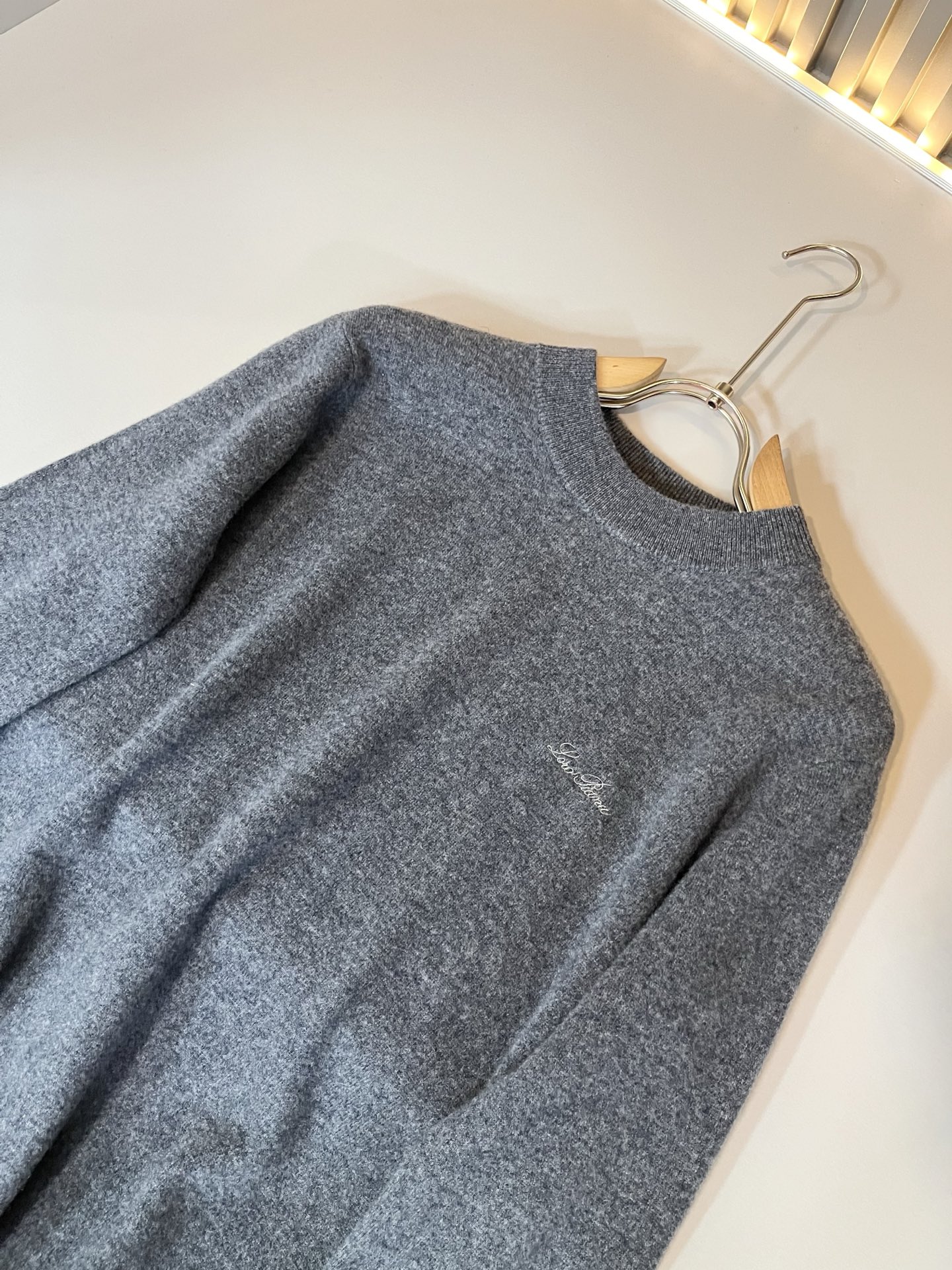 Loro Piana诺悠翩雅 2025秋冬男士最新的贸易订单针织羊毛衫，全品相！！上身舒适透气，不僵硬，