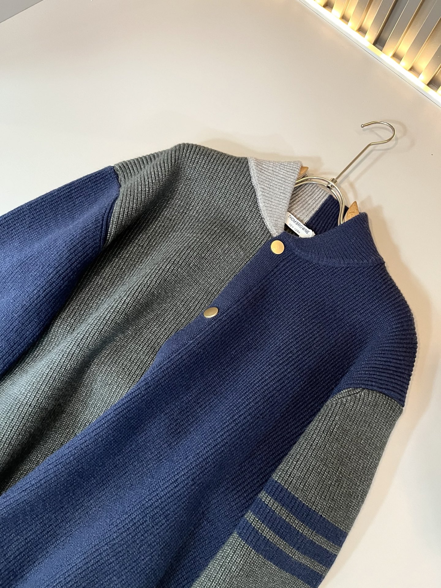 ThomBrow*e汤姆*朗2025秋冬新款男女同款👫针织羊毛开衫，今年的专柜新品，男女同款👫超软羊毛面