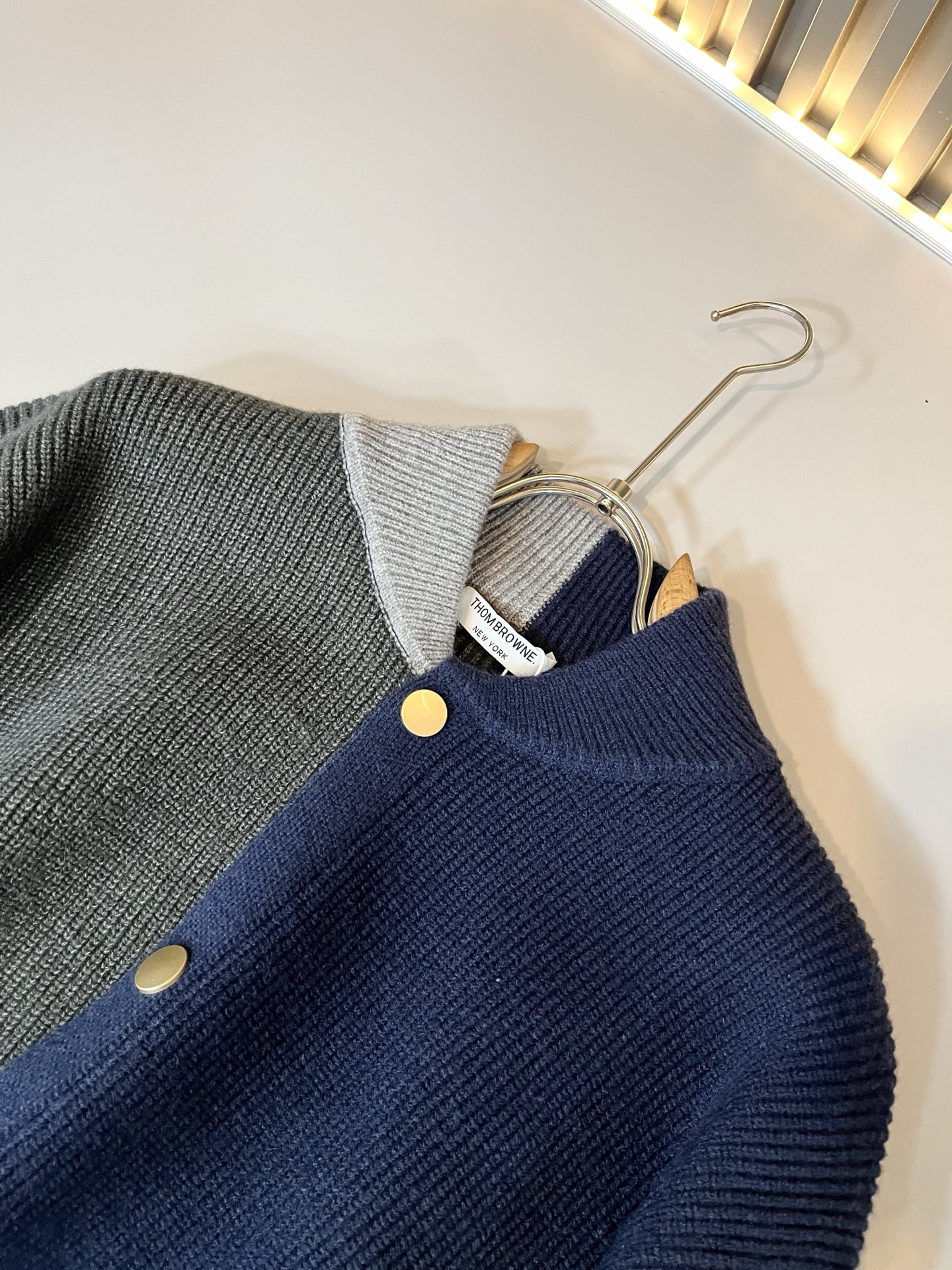 ThomBrow*e汤姆*朗2025秋冬新款男女同款👫针织羊毛开衫，今年的专柜新品，男女同款👫超软羊毛面