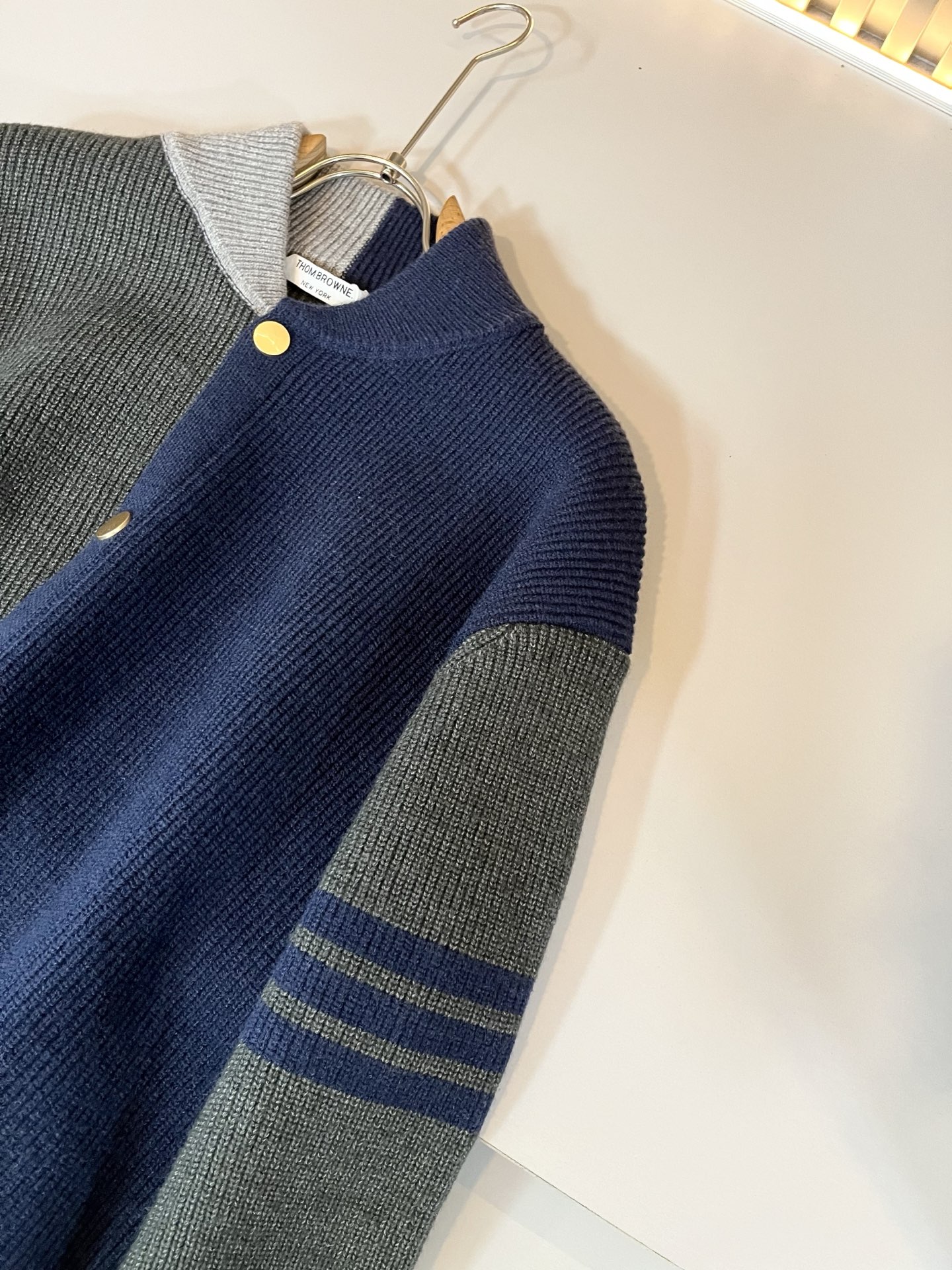 ThomBrow*e汤姆*朗2025秋冬新款男女同款👫针织羊毛开衫，今年的专柜新品，男女同款👫超软羊毛面