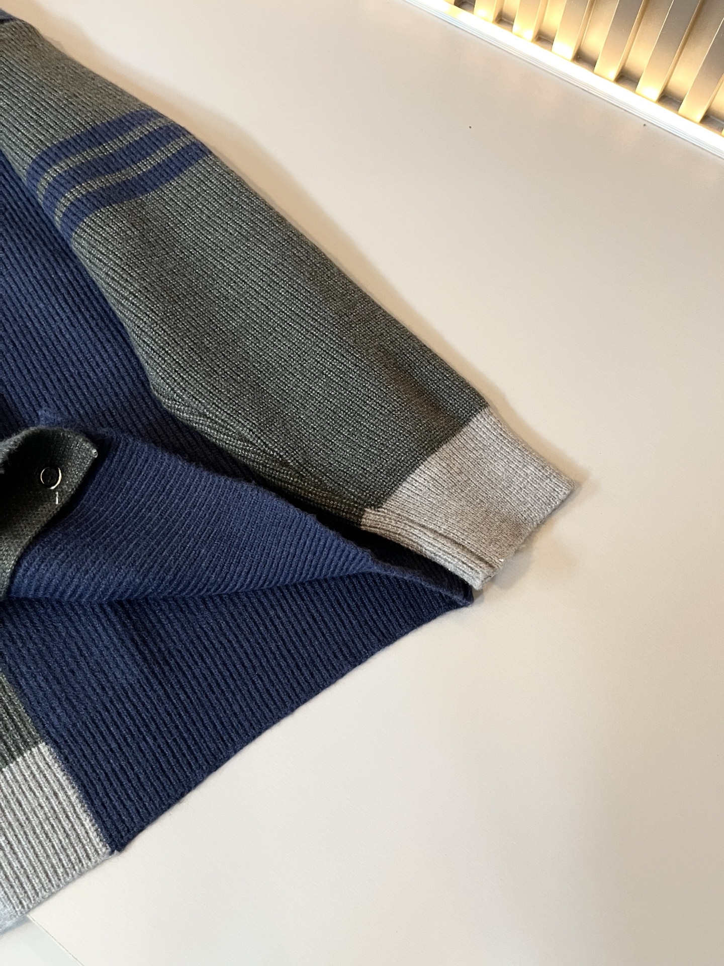 ThomBrow*e汤姆*朗2025秋冬新款男女同款👫针织羊毛开衫，今年的专柜新品，男女同款👫超软羊毛面