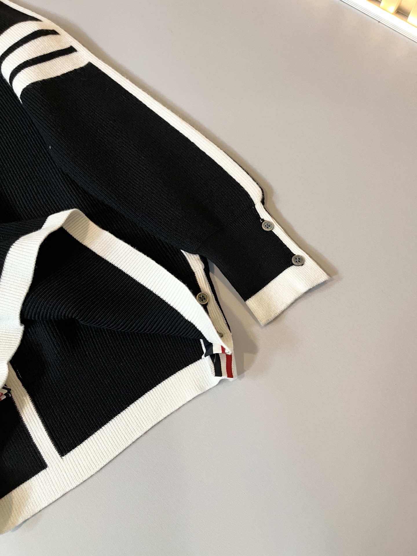 ThomBrow*e汤姆*朗2025秋冬新款男女同款👫针织羊毛衫，今年的专柜新品，男女同款👫超软羊毛面料