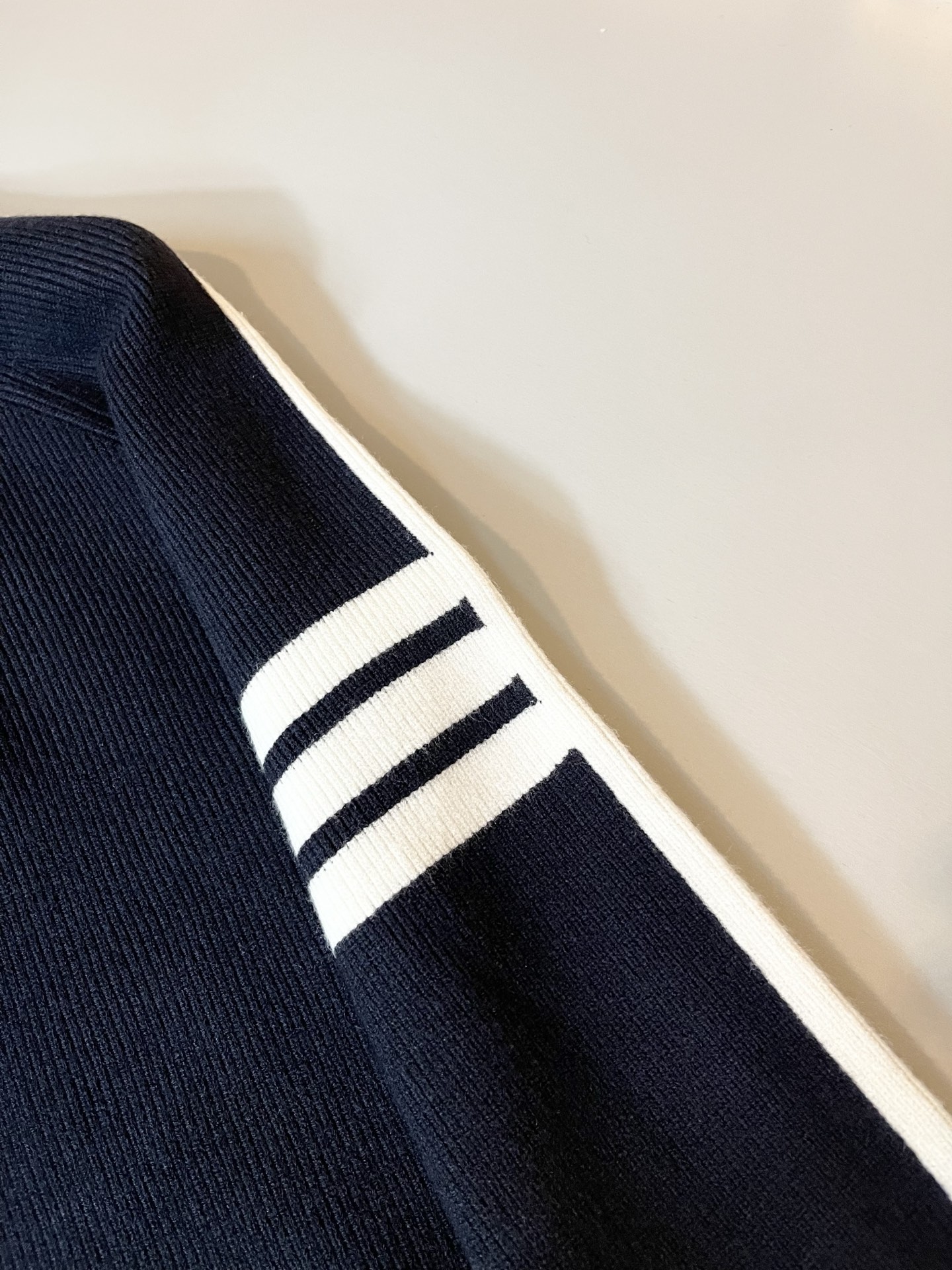 ThomBrow*e汤姆*朗2025秋冬新款男女同款👫针织羊毛衫，今年的专柜新品，男女同款👫超软羊毛面料