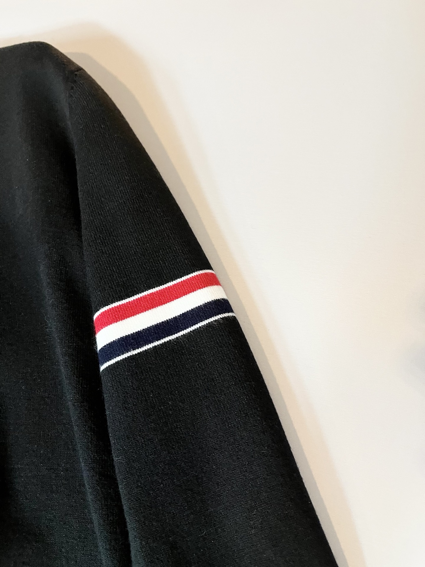 ThomBrow*e汤姆*朗2025秋冬新款男女同款👫针织羊毛开衫，今年的专柜新品，男女同款👫超软羊毛面