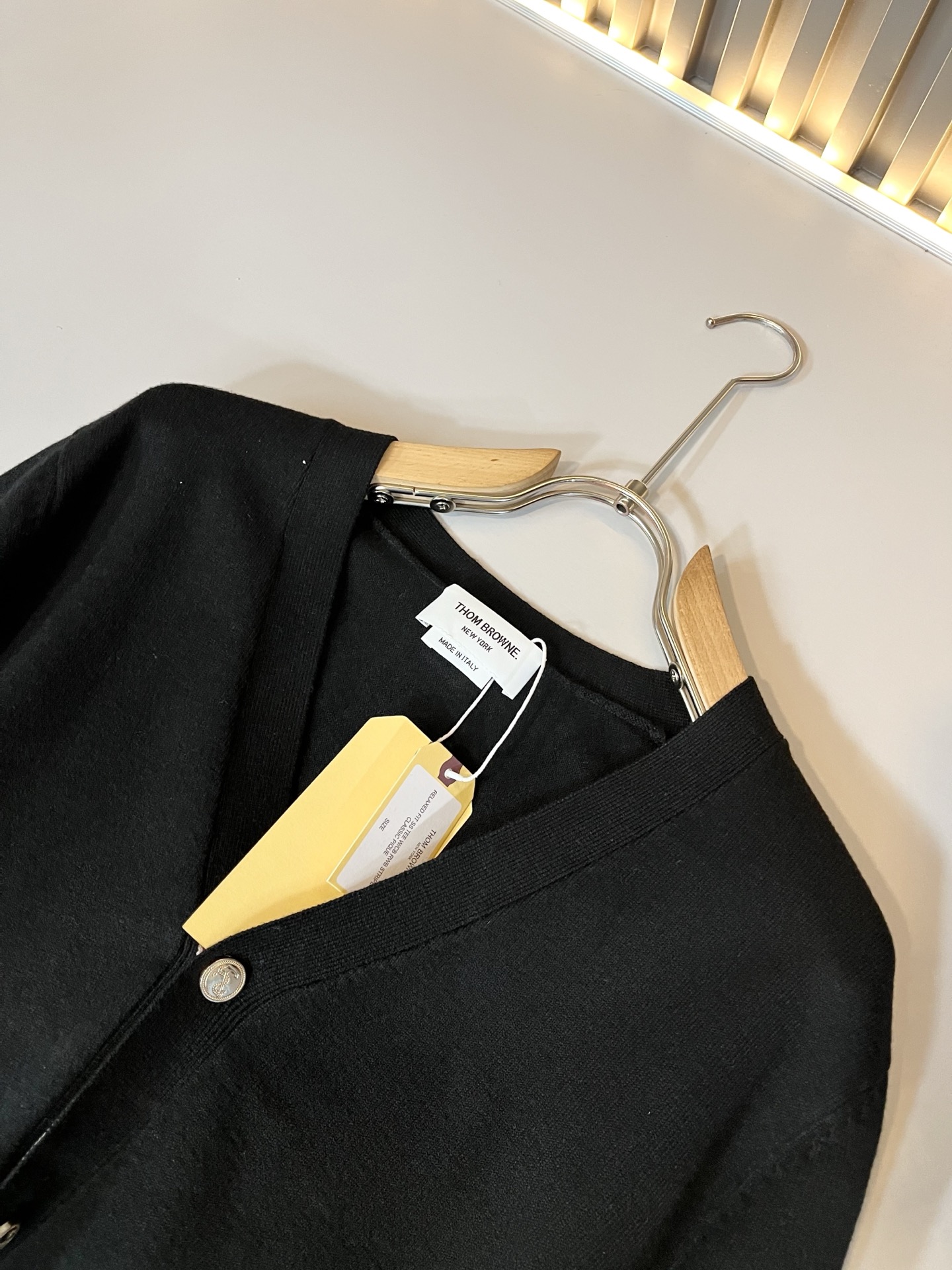 ThomBrow*e汤姆*朗2025秋冬新款男女同款👫针织羊毛开衫，今年的专柜新品，男女同款👫超软羊毛面