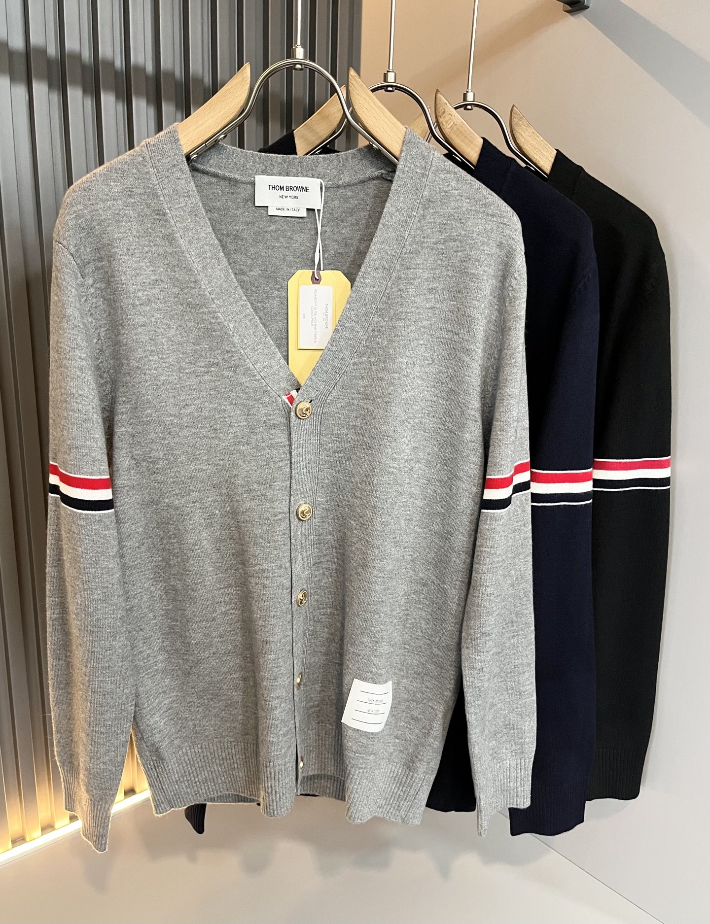 ThomBrow*e汤姆*朗2025秋冬新款男女同款👫针织羊毛开衫，今年的专柜新品，男女同款👫超软羊毛面