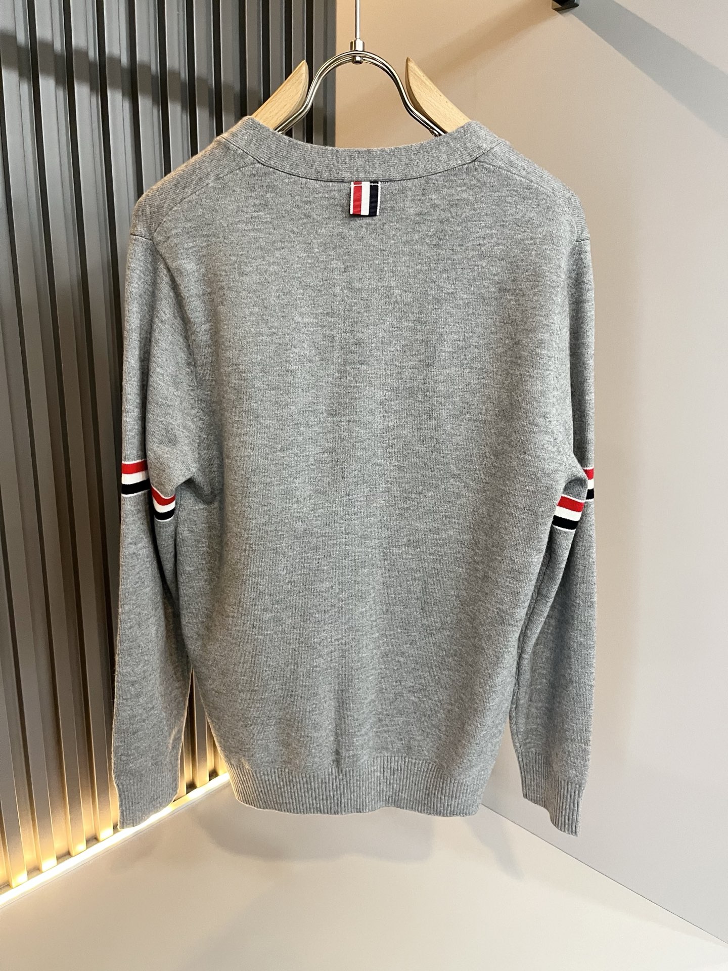 ThomBrow*e汤姆*朗2025秋冬新款男女同款👫针织羊毛开衫，今年的专柜新品，男女同款👫超软羊毛面