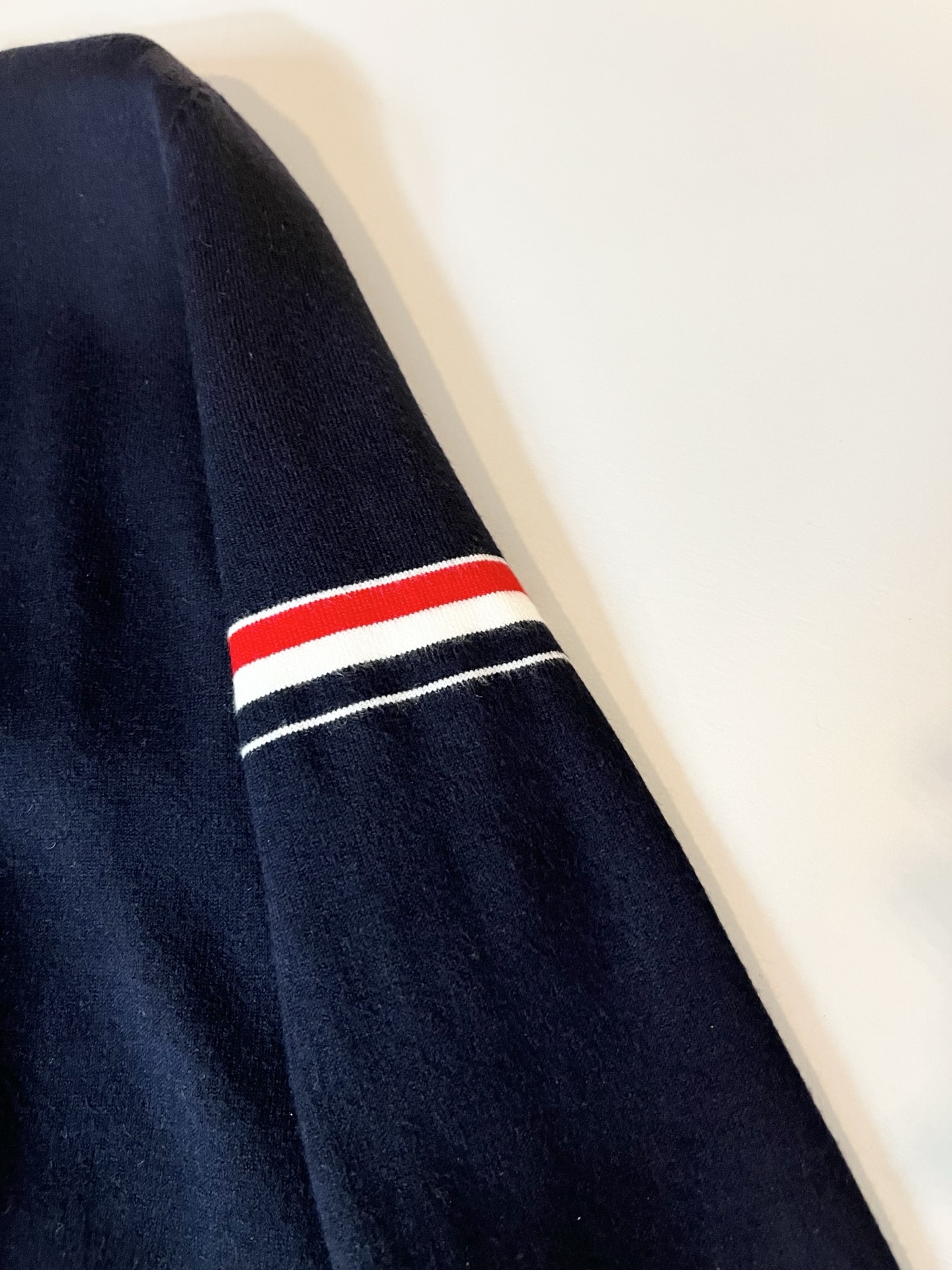 ThomBrow*e汤姆*朗2025秋冬新款男女同款👫针织羊毛开衫，今年的专柜新品，男女同款👫超软羊毛面