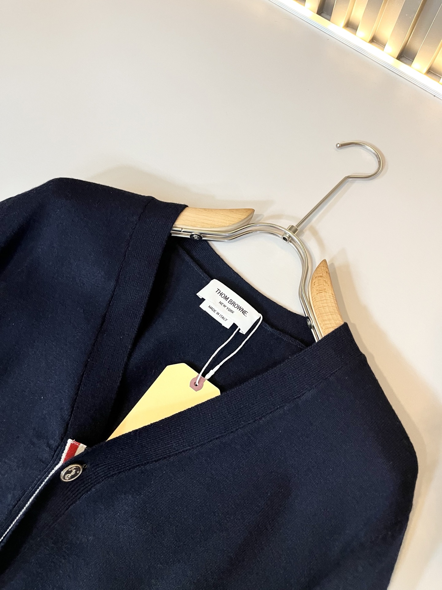 ThomBrow*e汤姆*朗2025秋冬新款男女同款👫针织羊毛开衫，今年的专柜新品，男女同款👫超软羊毛面