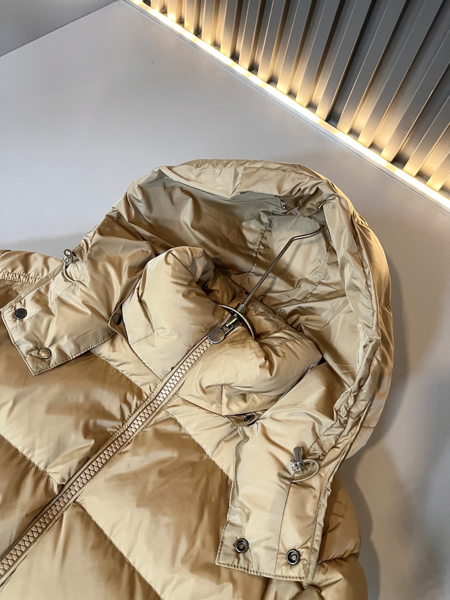 。Mon*ler蒙口 2025秋冬新款男女同款👫羽绒服 ！年度的压轴款登场...匠心技艺于一身的经典款.