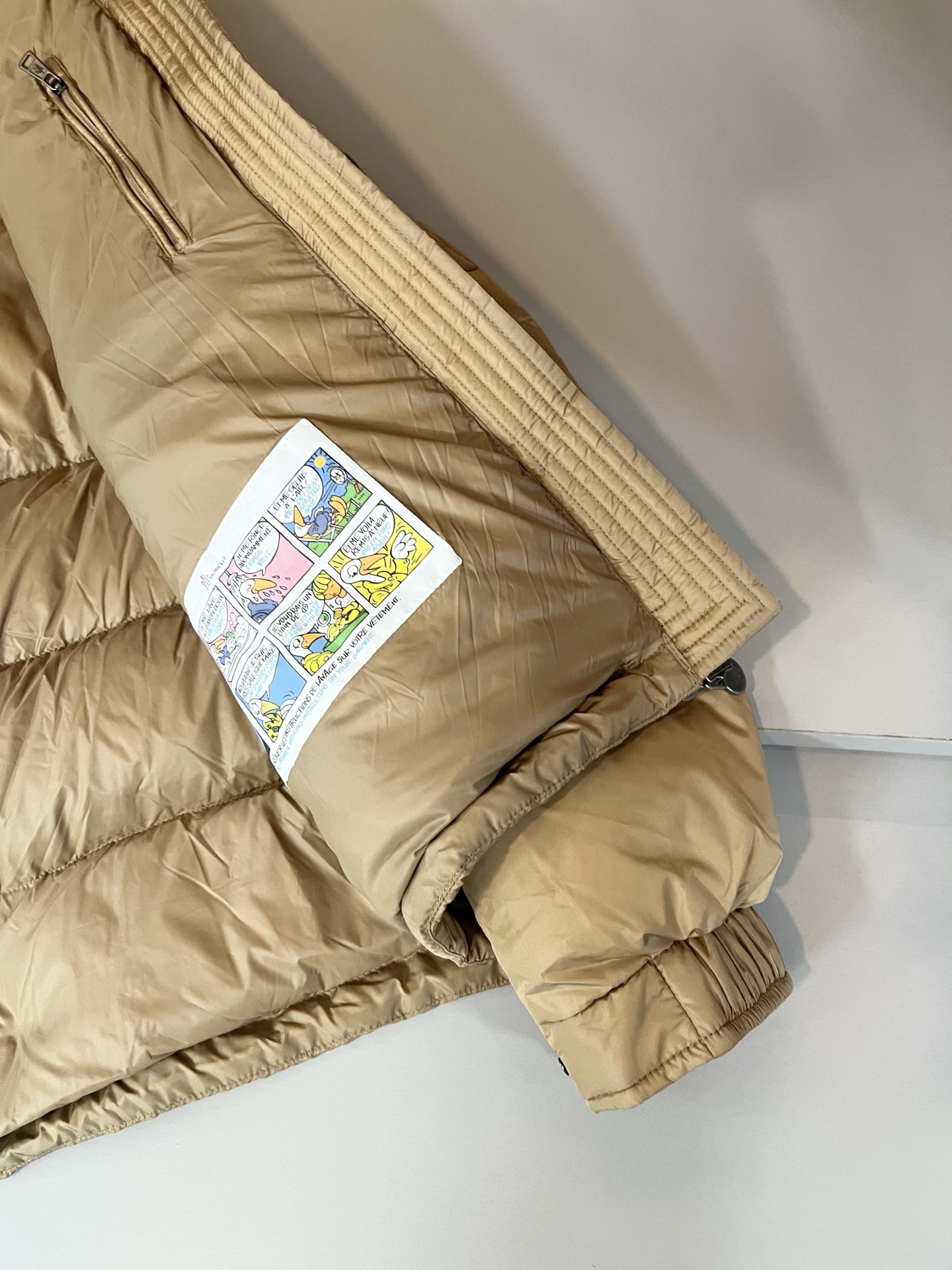 。Mon*ler蒙口 2025秋冬新款男女同款👫羽绒服 ！年度的压轴款登场...匠心技艺于一身的经典款.