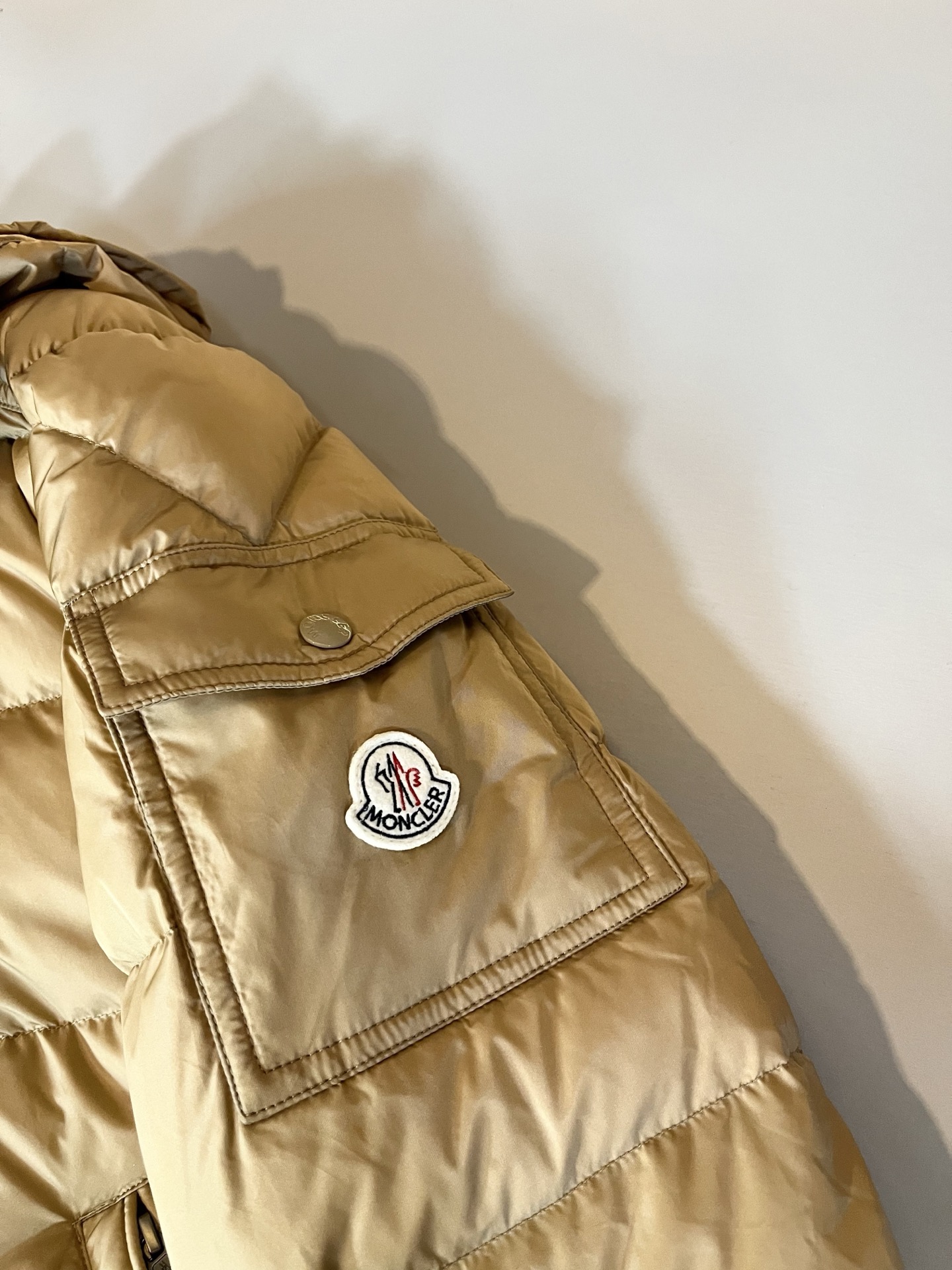 。Mon*ler蒙口 2025秋冬新款男女同款👫羽绒服 ！年度的压轴款登场...匠心技艺于一身的经典款.