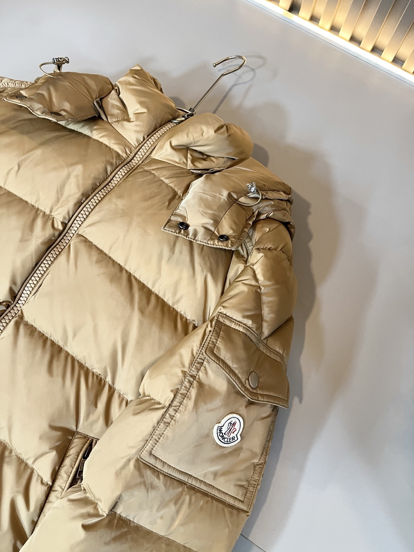 。Mon*ler蒙口 2025秋冬新款男女同款👫羽绒服 ！年度的压轴款登场...匠心技艺于一身的经典款.