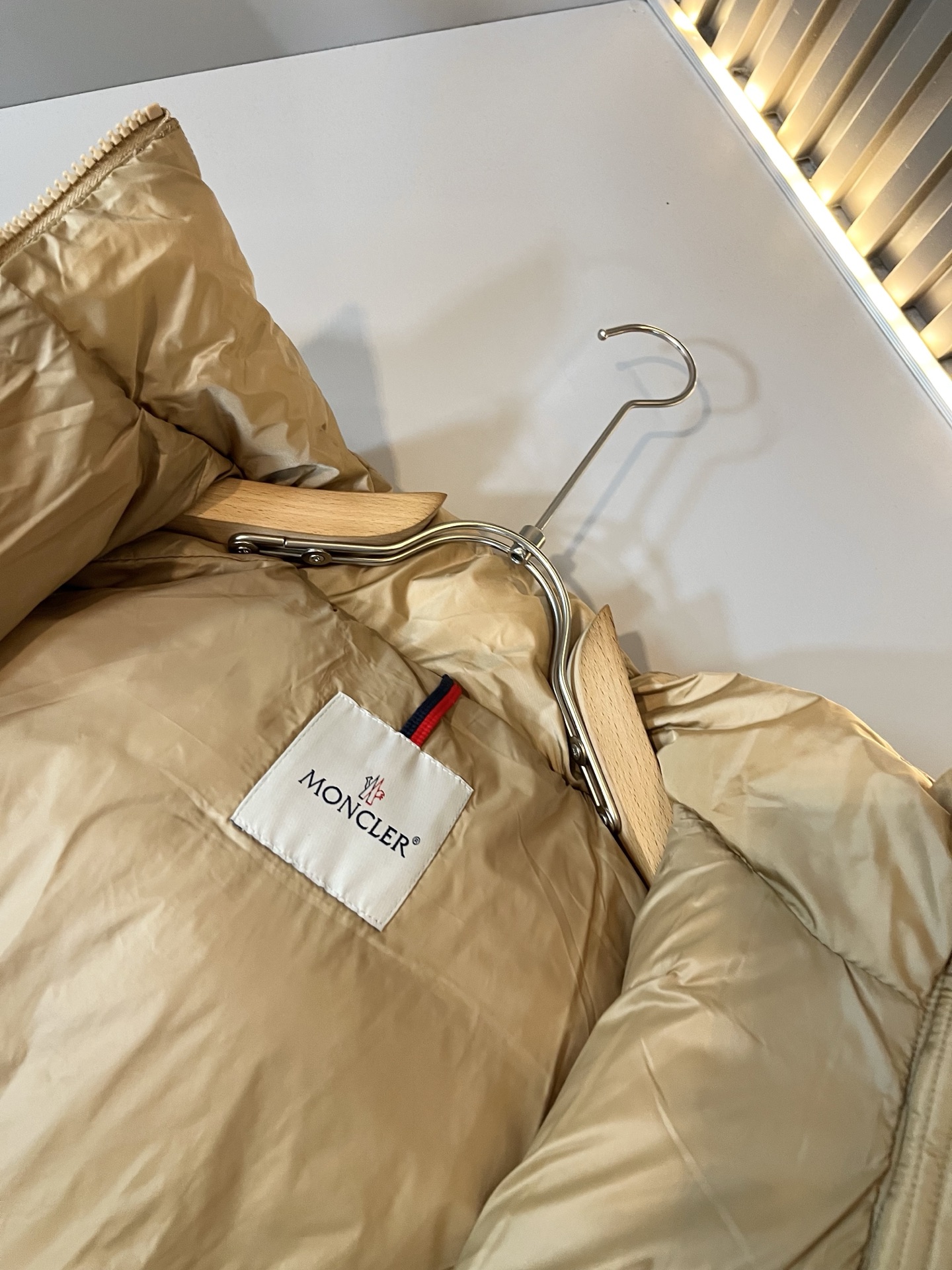 。Mon*ler蒙口 2025秋冬新款男女同款👫羽绒服 ！年度的压轴款登场...匠心技艺于一身的经典款.