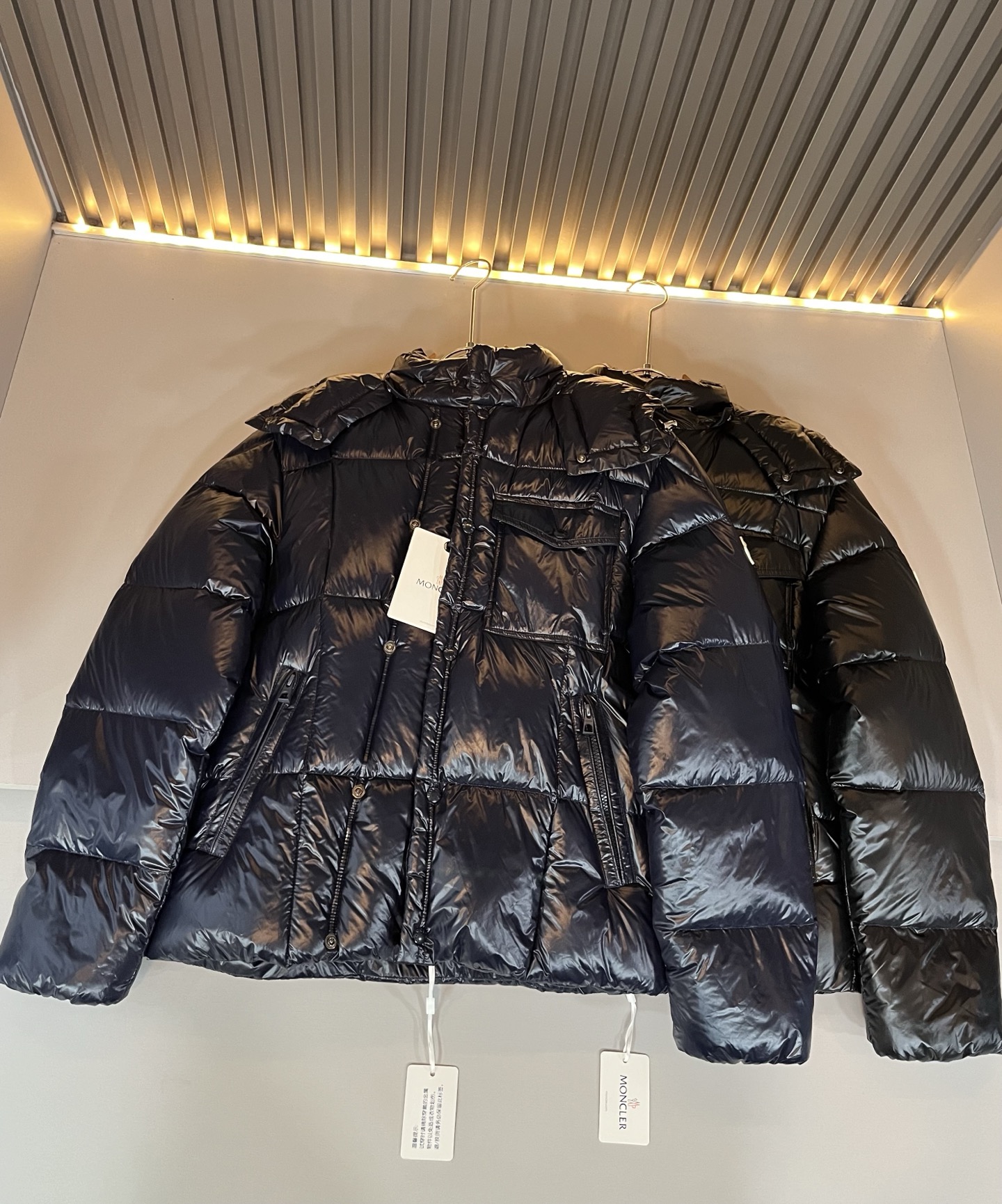 。Mon*ler蒙口 2025秋冬新款男女同款👫羽绒服 ！年度的压轴款登场...匠心技艺于一身的经典款.