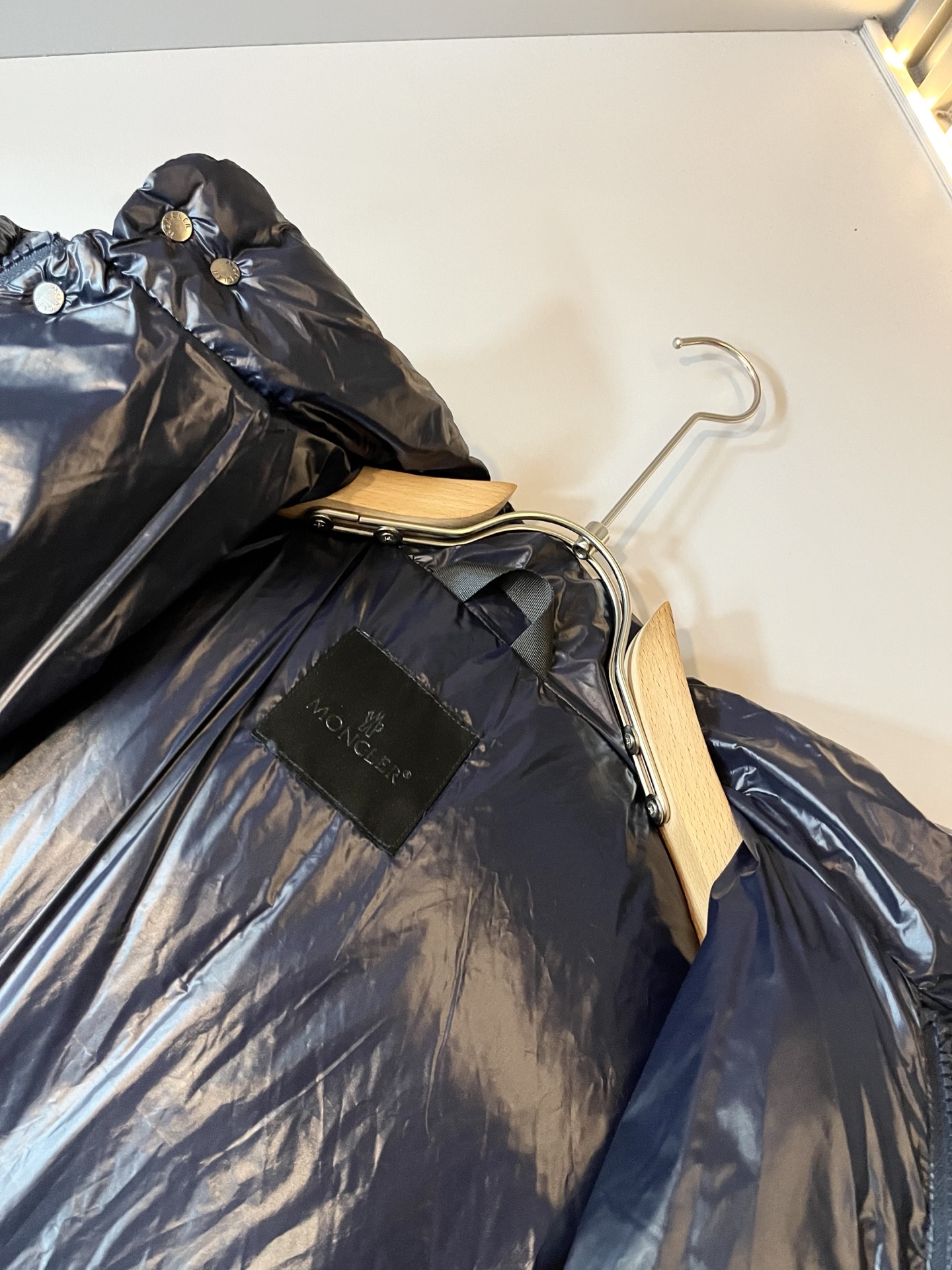 。Mon*ler蒙口 2025秋冬新款男女同款👫羽绒服 ！年度的压轴款登场...匠心技艺于一身的经典款.