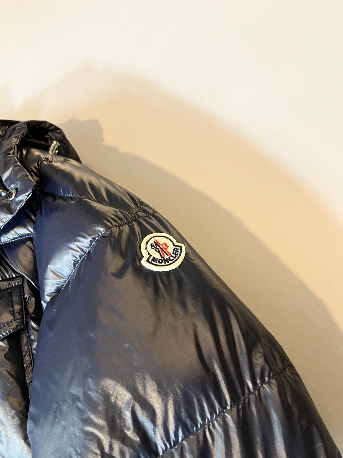 。Mon*ler蒙口 2025秋冬新款男女同款👫羽绒服 ！年度的压轴款登场...匠心技艺于一身的经典款.