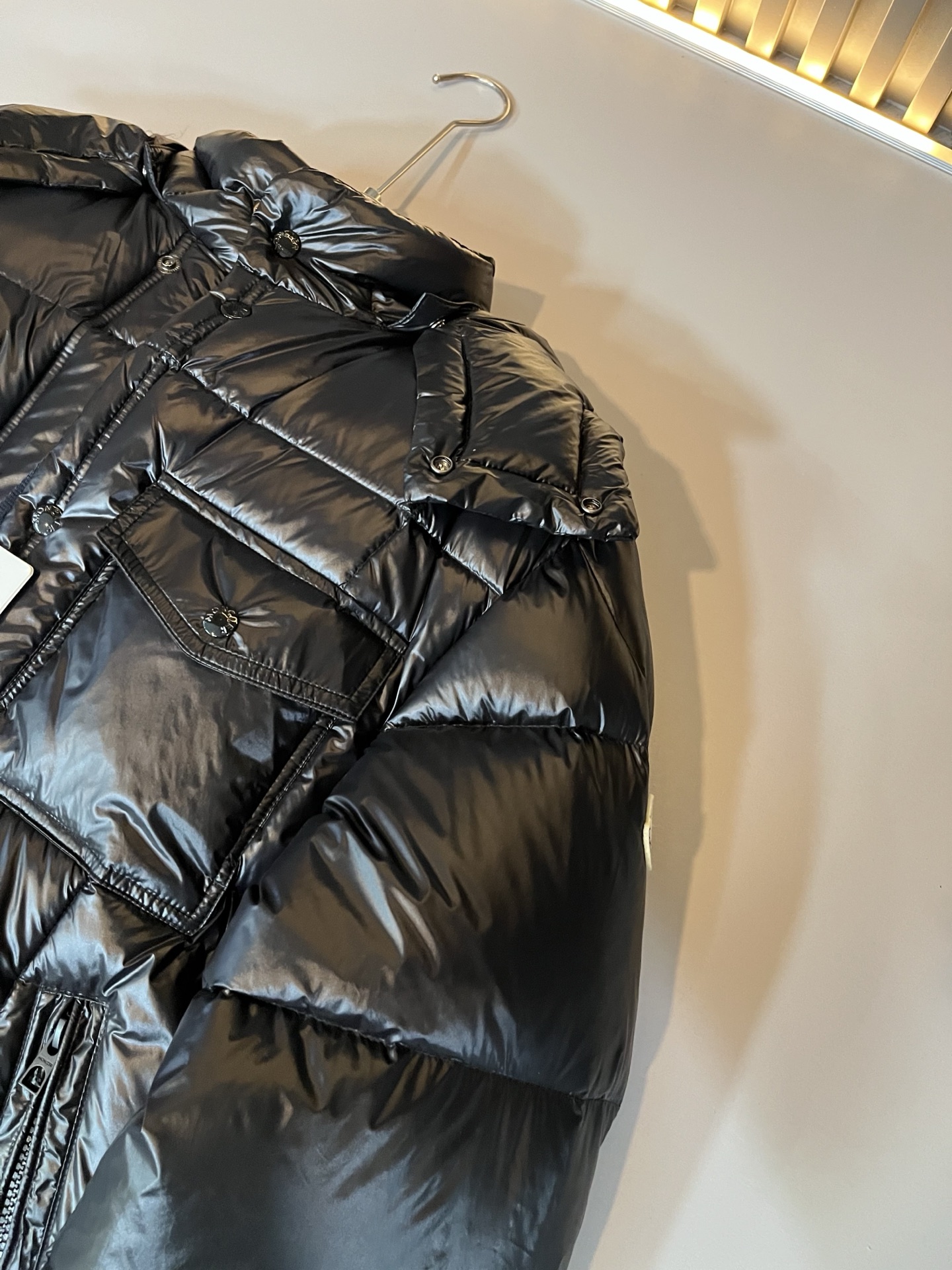 。Mon*ler蒙口 2025秋冬新款男女同款👫羽绒服 ！年度的压轴款登场...匠心技艺于一身的经典款.