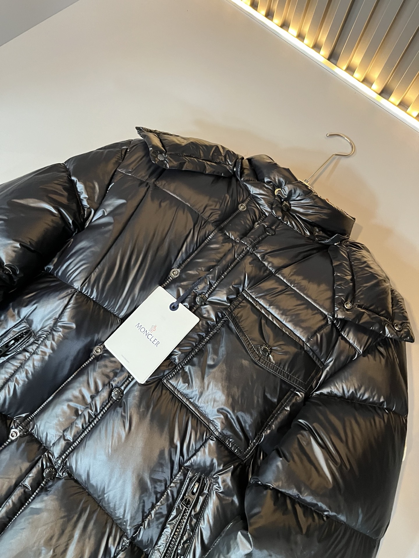 。Mon*ler蒙口 2025秋冬新款男女同款👫羽绒服 ！年度的压轴款登场...匠心技艺于一身的经典款.