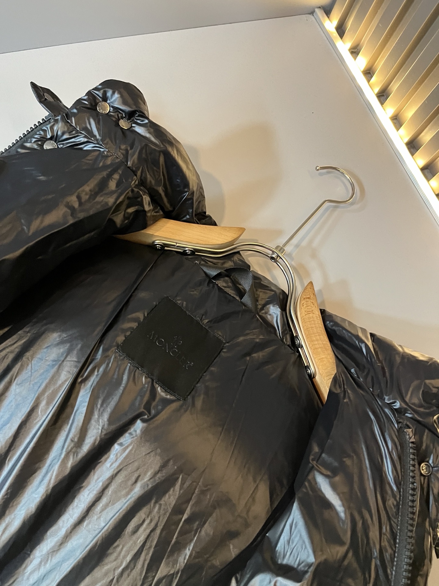 。Mon*ler蒙口 2025秋冬新款男女同款👫羽绒服 ！年度的压轴款登场...匠心技艺于一身的经典款.