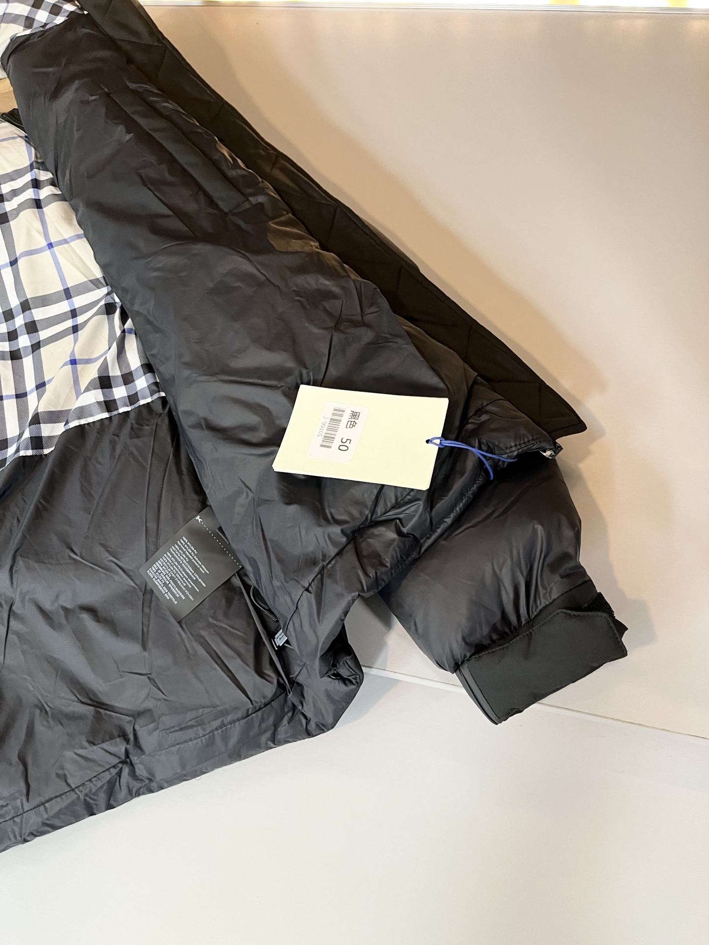 。 BURBER*Y巴*莉 2025秋冬新品羽绒夹克外套，重磅来袭，最近比较火热的环保聚酯纤维记忆面料制