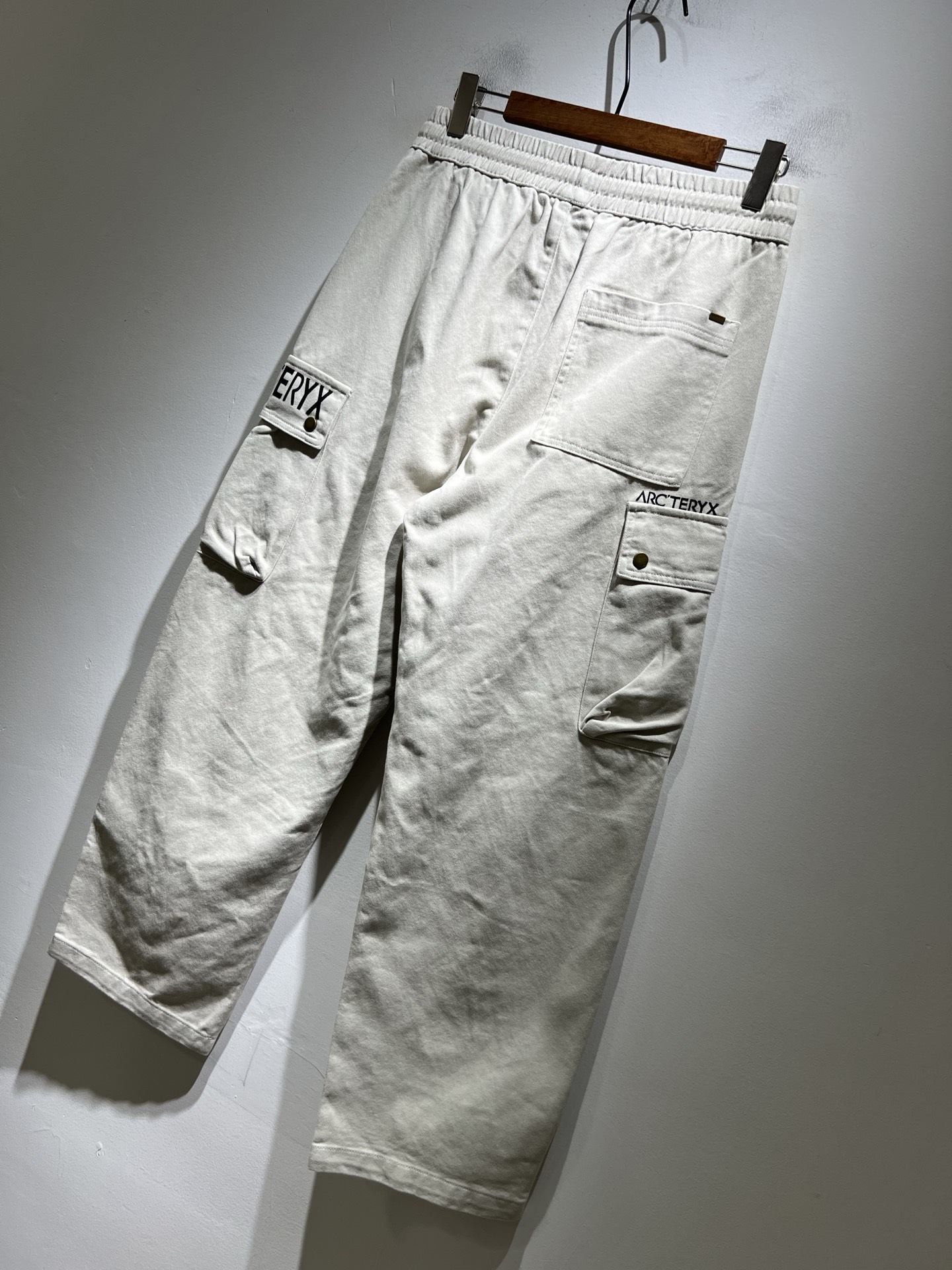ARCTER*X始*祖鸟 2025秋冬新款休闲运动风格牛仔休闲裤，户外品牌可能大家第一想到的就是加拿大鹅