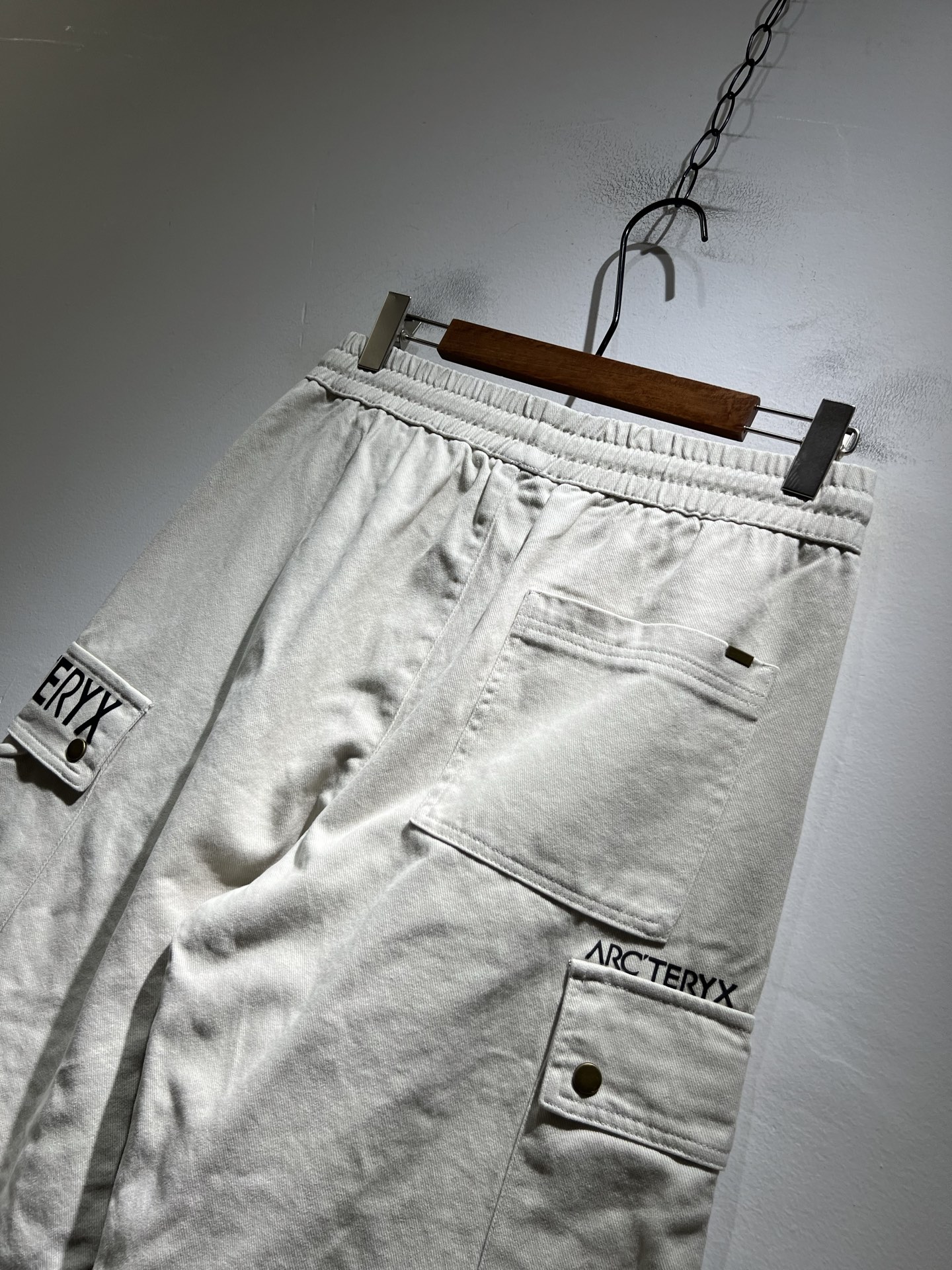 ARCTER*X始*祖鸟 2025秋冬新款休闲运动风格牛仔休闲裤，户外品牌可能大家第一想到的就是加拿大鹅