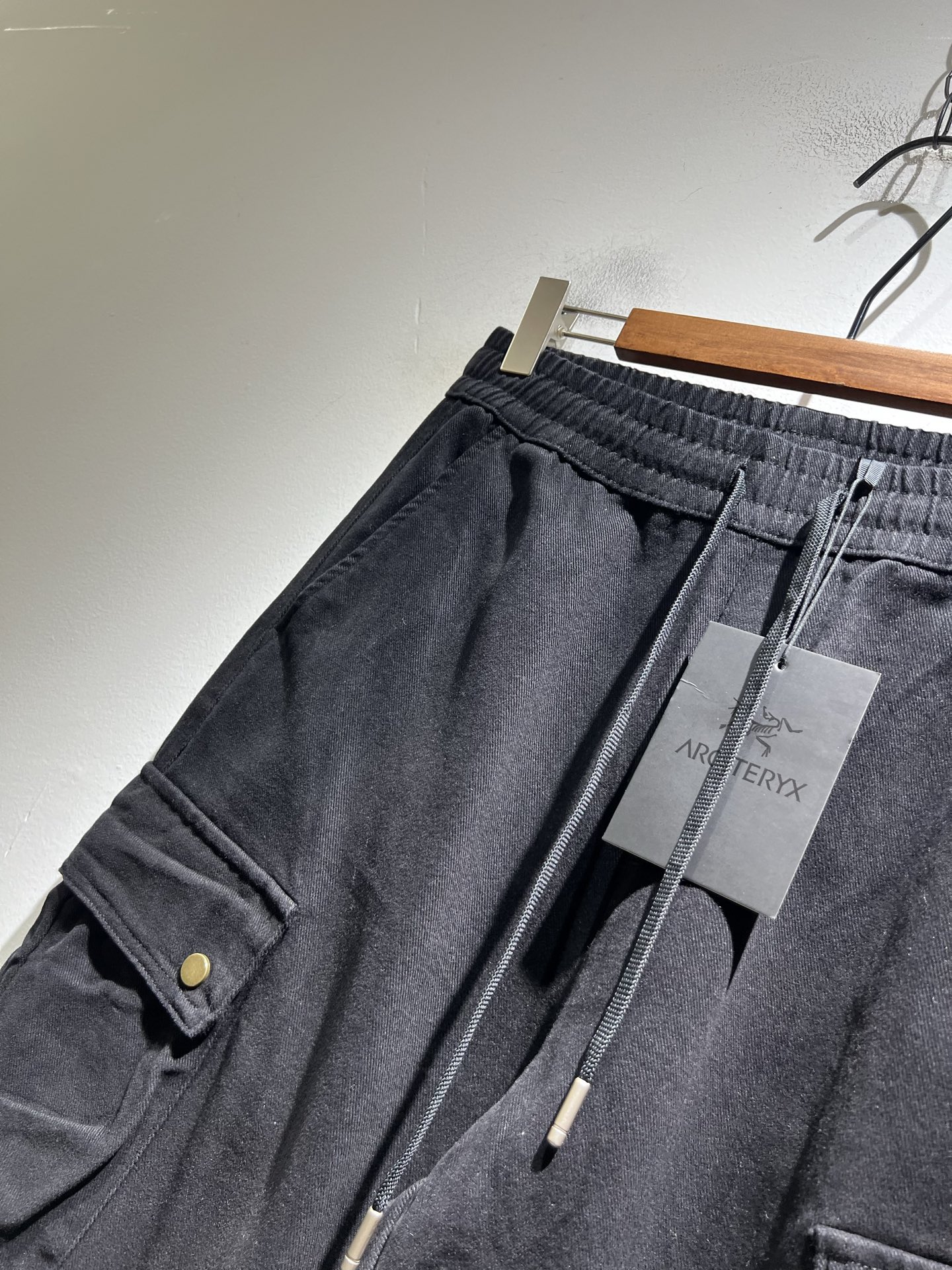 ARCTER*X始*祖鸟 2025秋冬新款休闲运动风格牛仔休闲裤，户外品牌可能大家第一想到的就是加拿大鹅