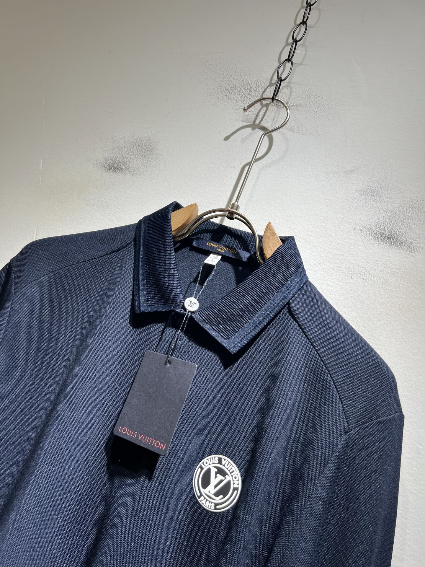 Louis Vuit*on路易*登2025秋冬新款长袖Polo衫，最新工艺时尚元素设计理念！胸前logo