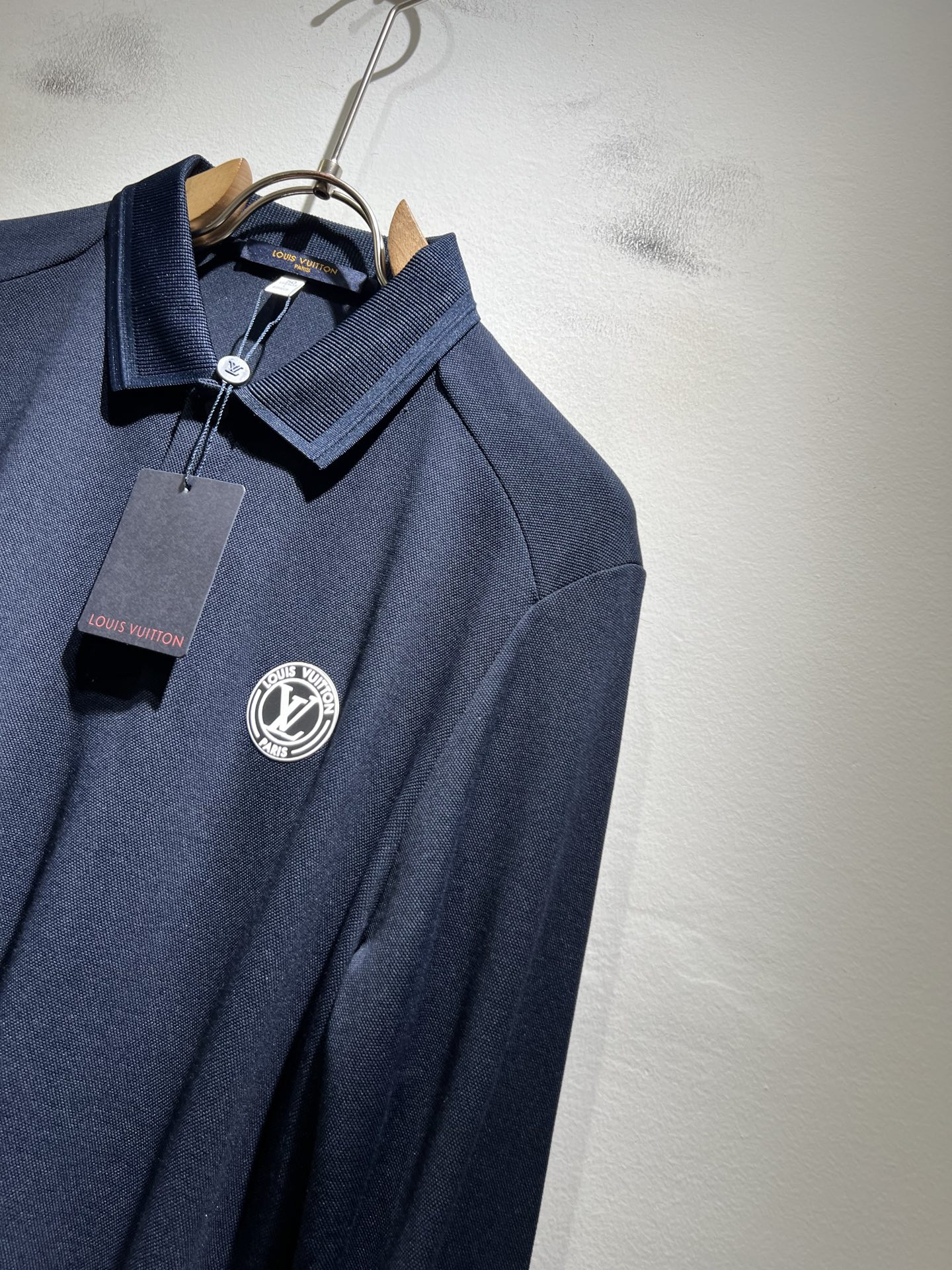 Louis Vuit*on路易*登2025秋冬新款长袖Polo衫，最新工艺时尚元素设计理念！胸前logo