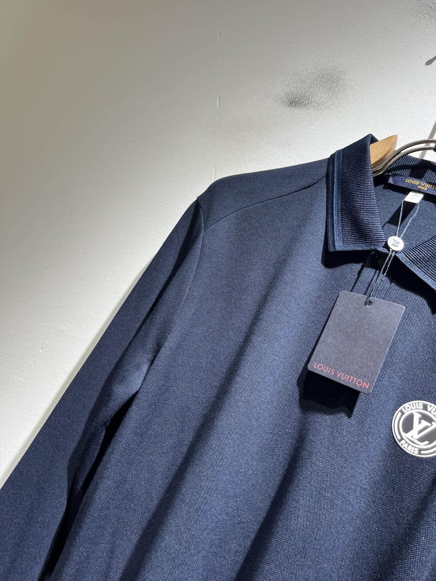 Louis Vuit*on路易*登2025秋冬新款长袖Polo衫，最新工艺时尚元素设计理念！胸前logo