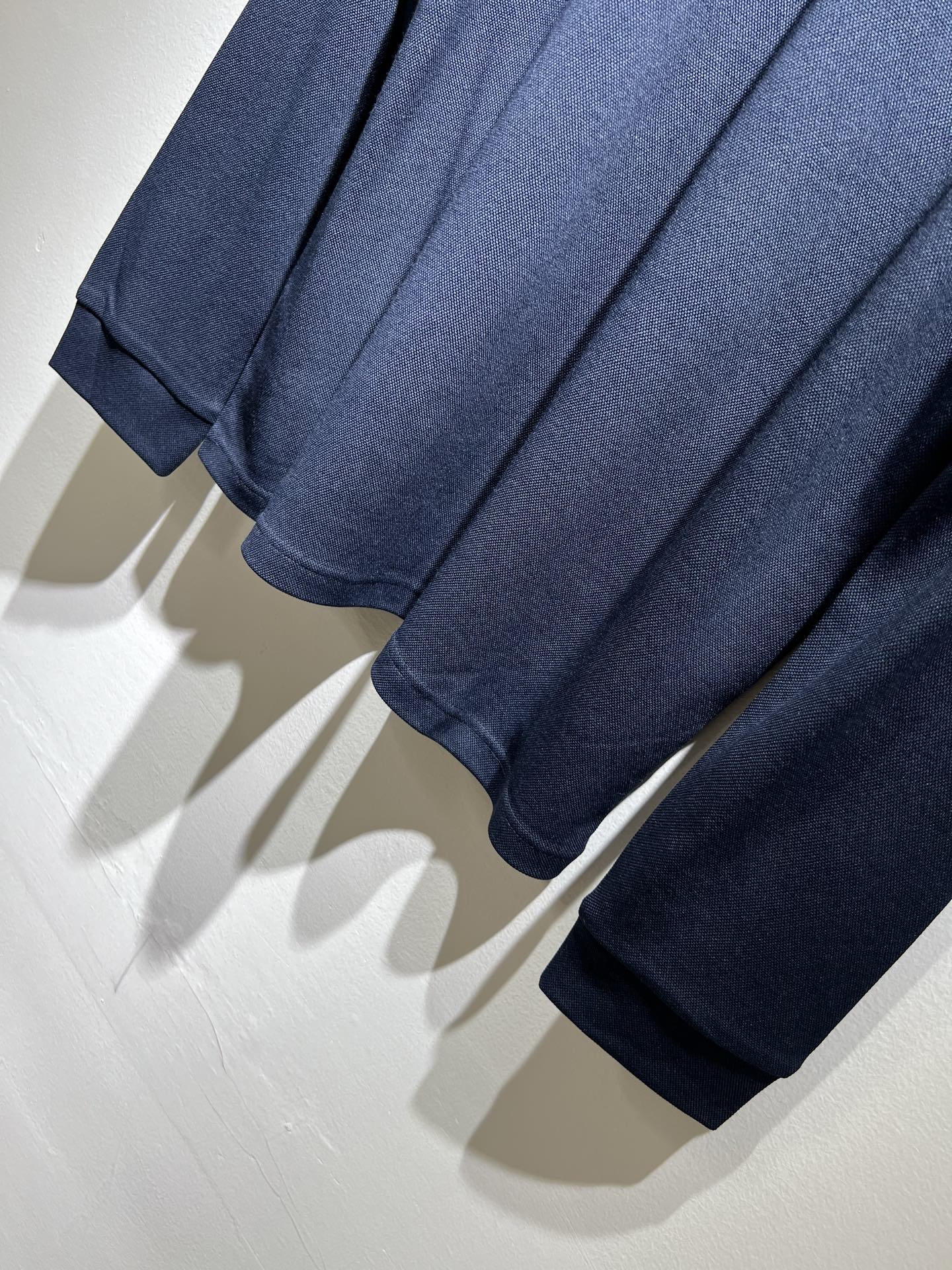 Louis Vuit*on路易*登2025秋冬新款长袖Polo衫，最新工艺时尚元素设计理念！胸前logo