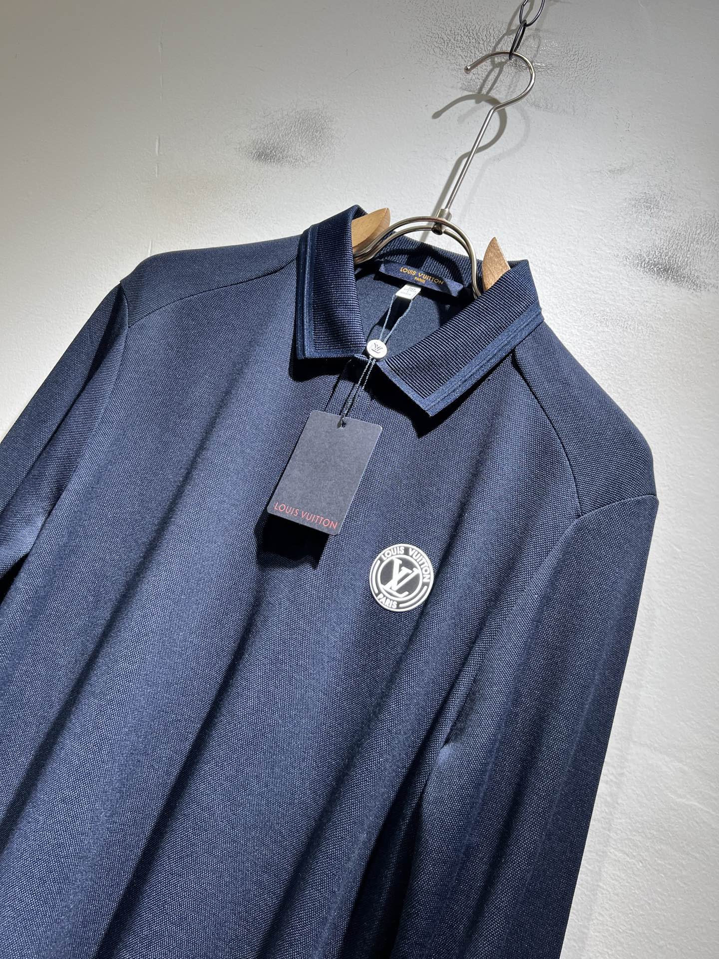Louis Vuit*on路易*登2025秋冬新款长袖Polo衫，最新工艺时尚元素设计理念！胸前logo