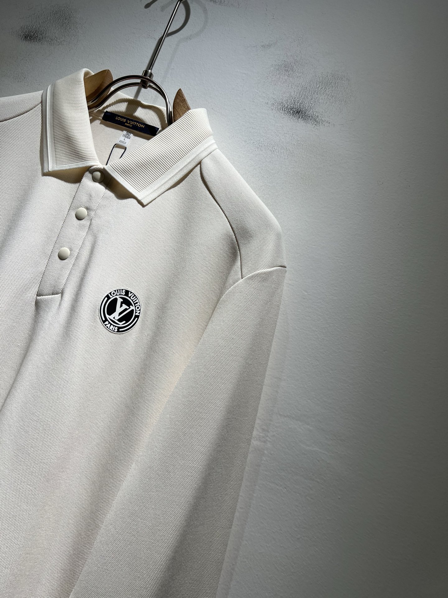 Louis Vuit*on路易*登2025秋冬新款长袖Polo衫，最新工艺时尚元素设计理念！胸前logo