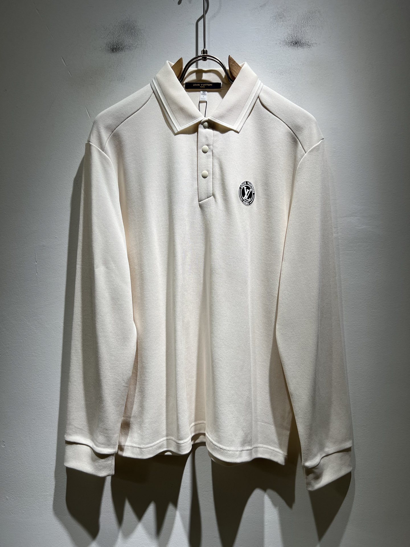 Louis Vuit*on路易*登2025秋冬新款长袖Polo衫，最新工艺时尚元素设计理念！胸前logo